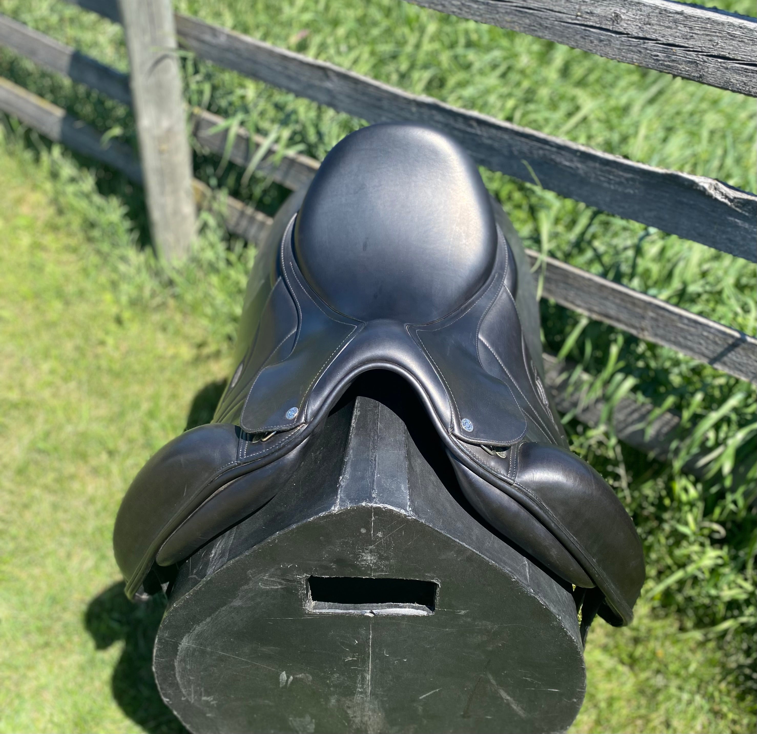 Used Equipe 17" Dressage Saddle