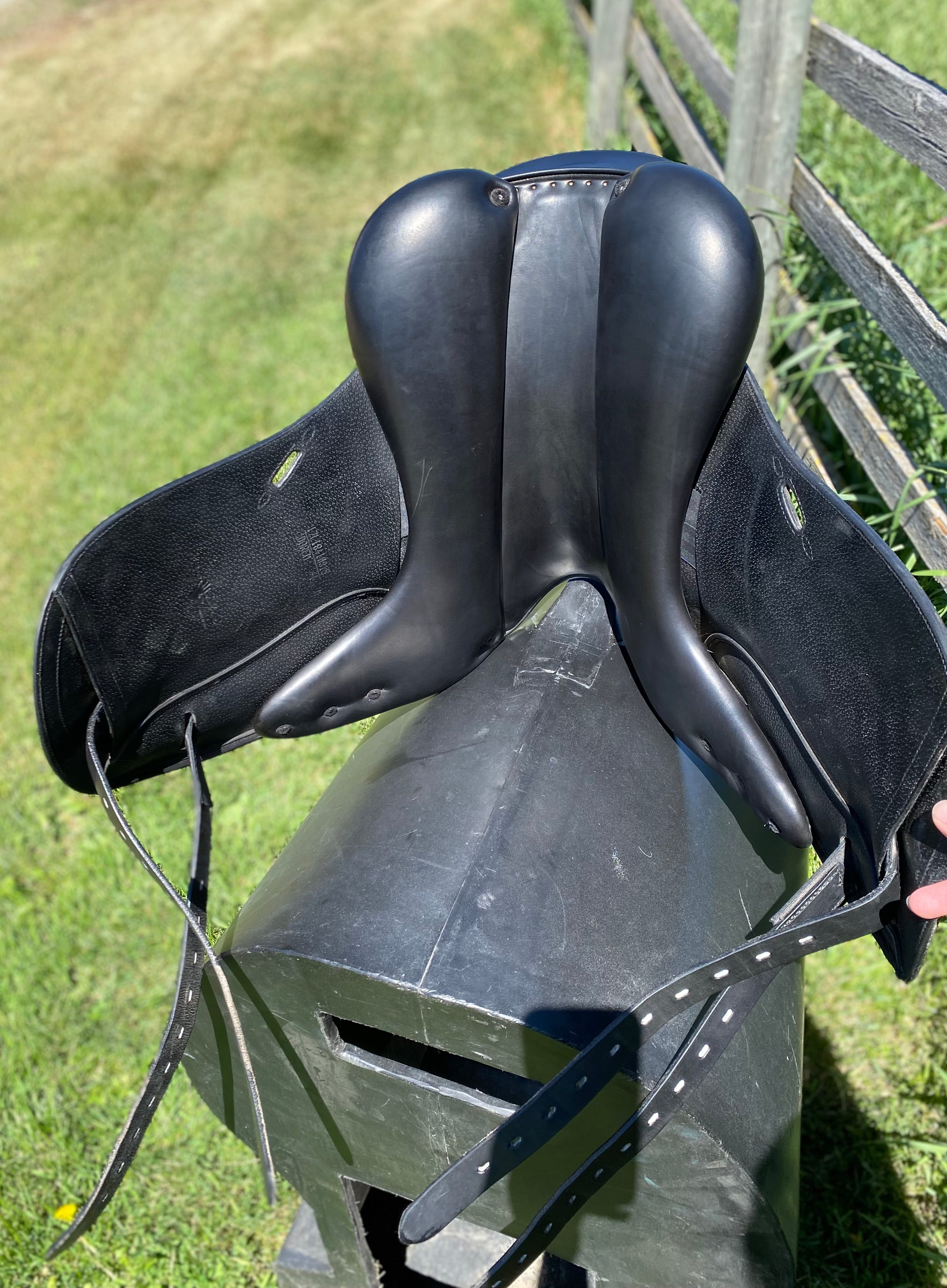 Used Equipe 17" Dressage Saddle