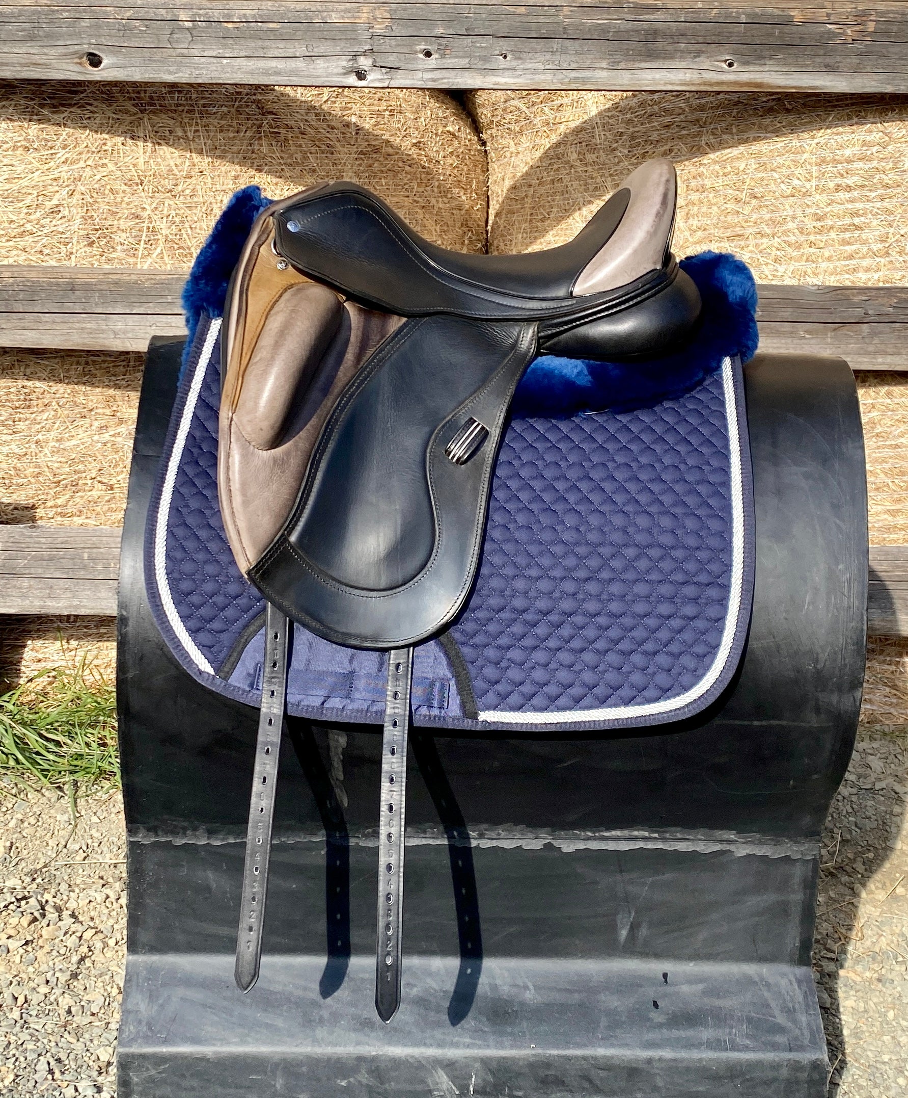 Used 17.5” Custom Advantage R Dressage Saddle