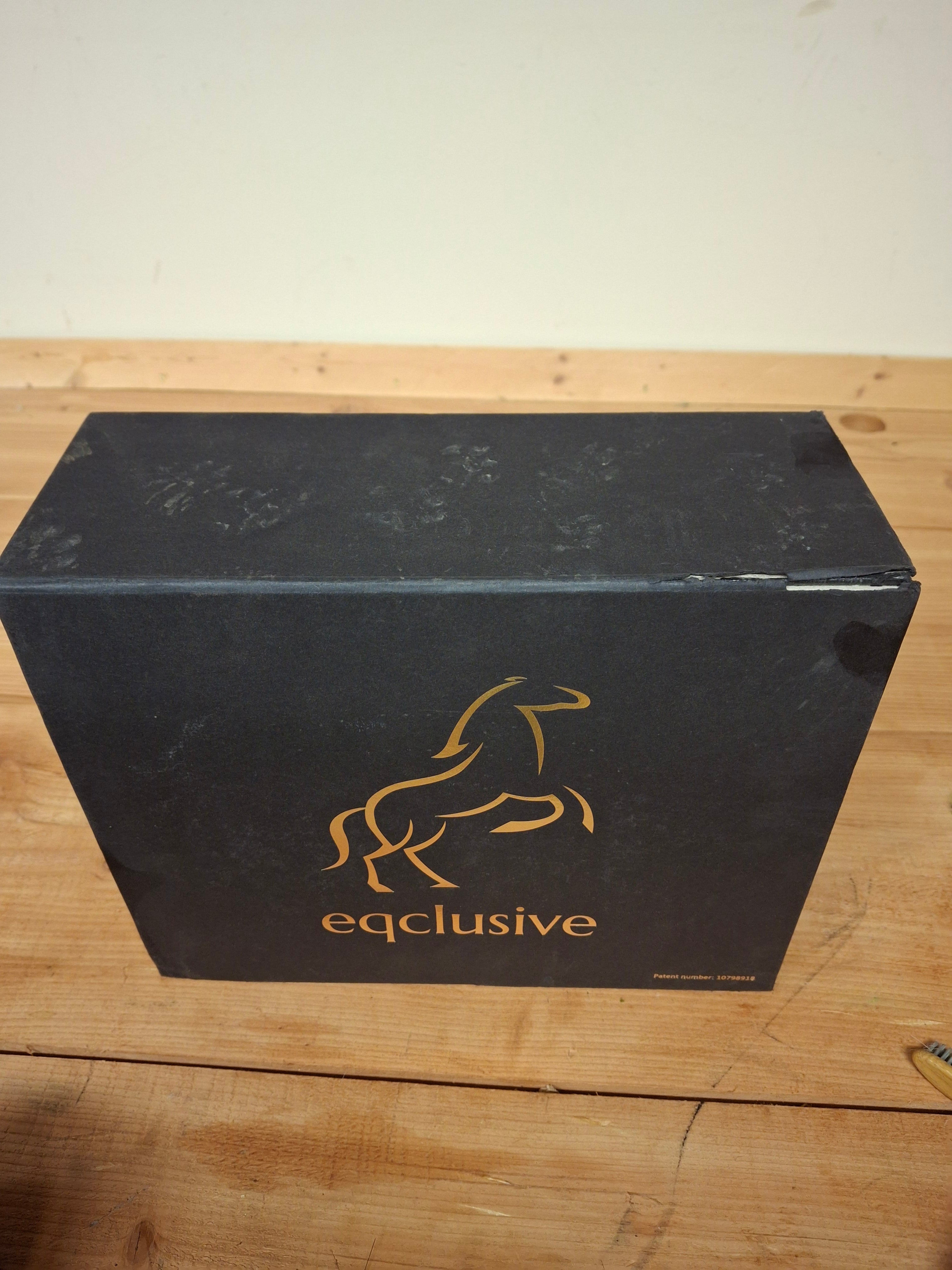 *Damaged Box* HAAS - Eqclusive Black/Dark Bay and Bay Horse Pack