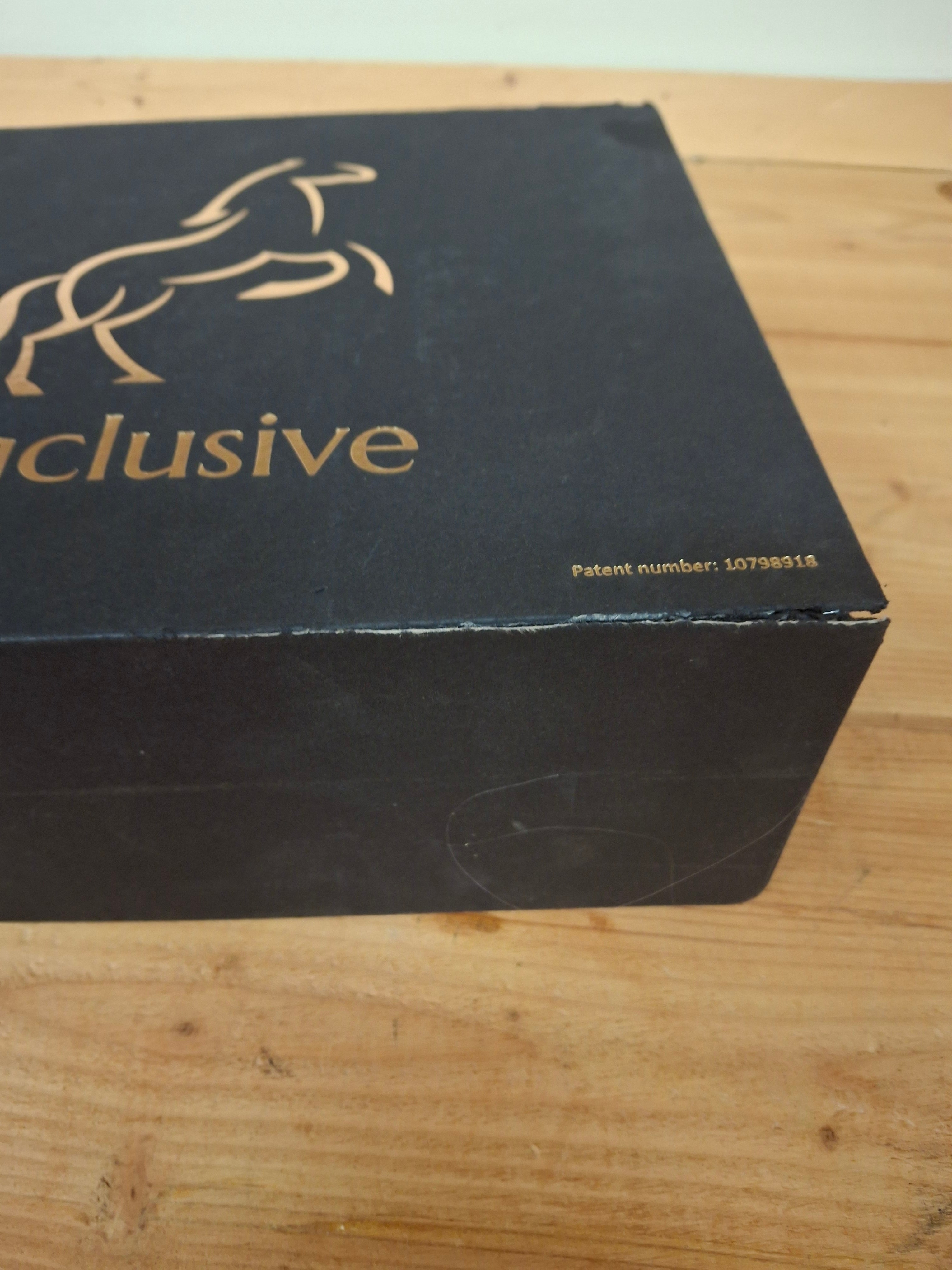 *Damaged Box* HAAS - Eqclusive Black/Dark Bay and Bay Horse Pack