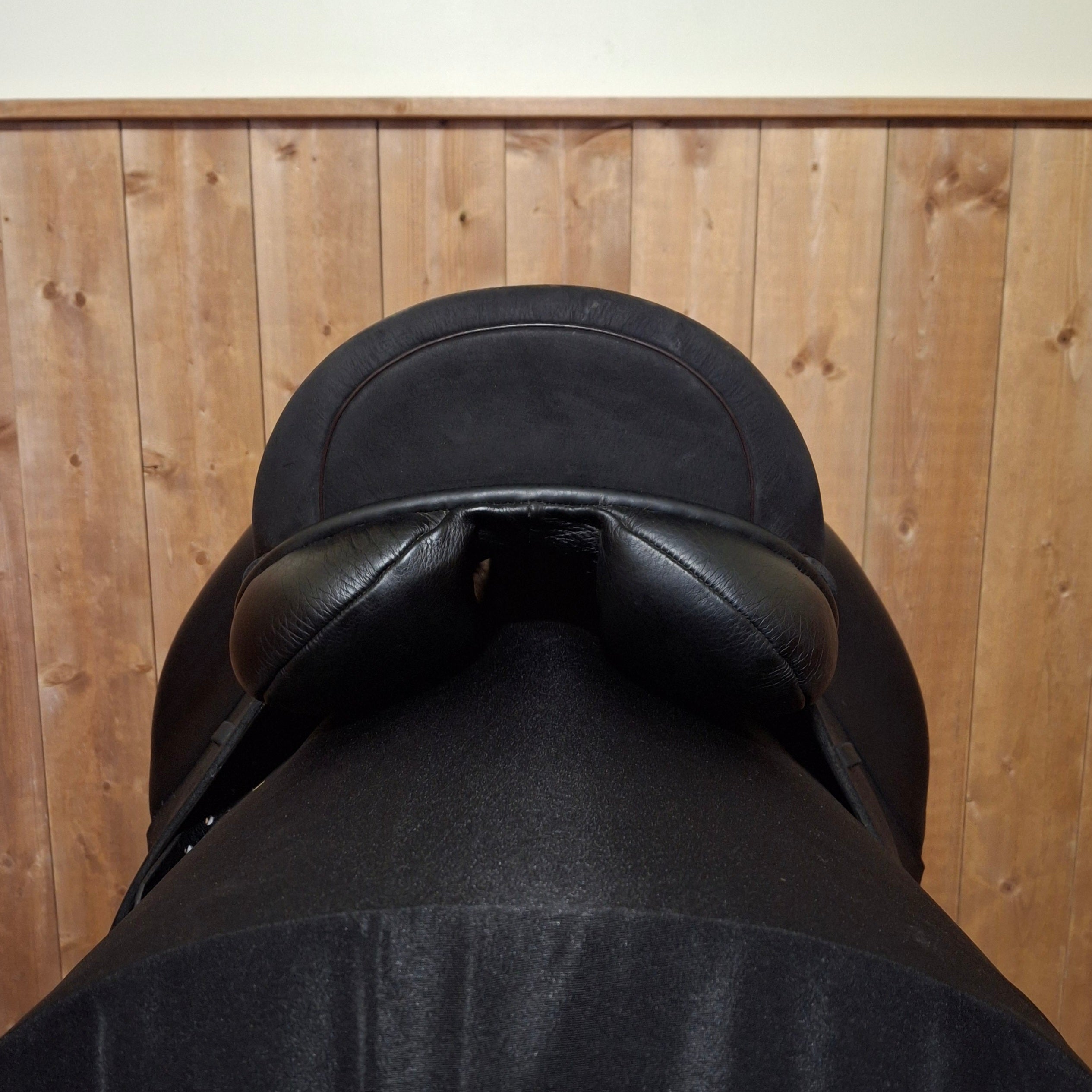 Used 17" Custom Steffen's Advantage M5 Dressage Saddle