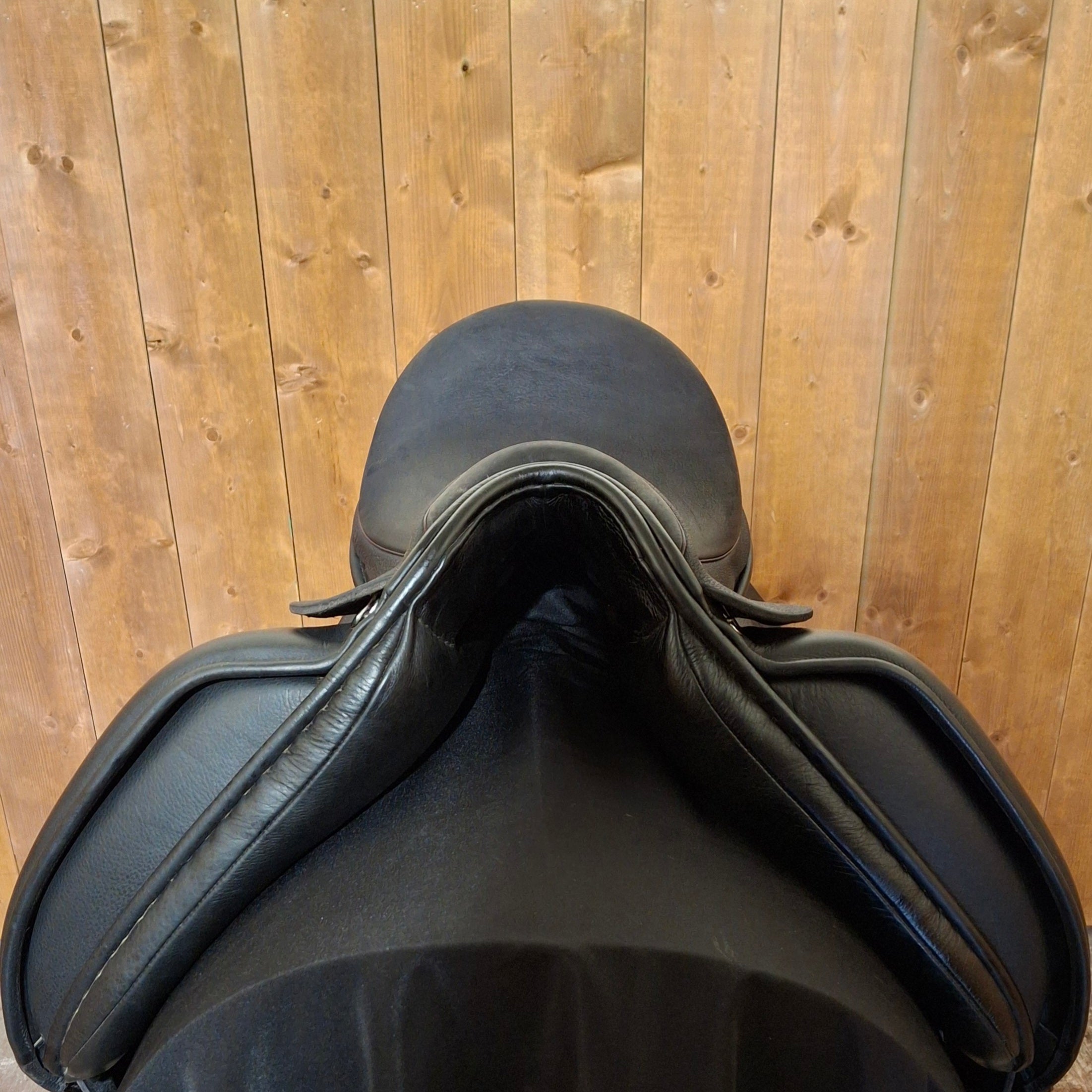 Used 17" Custom Steffen's Advantage M5 Dressage Saddle