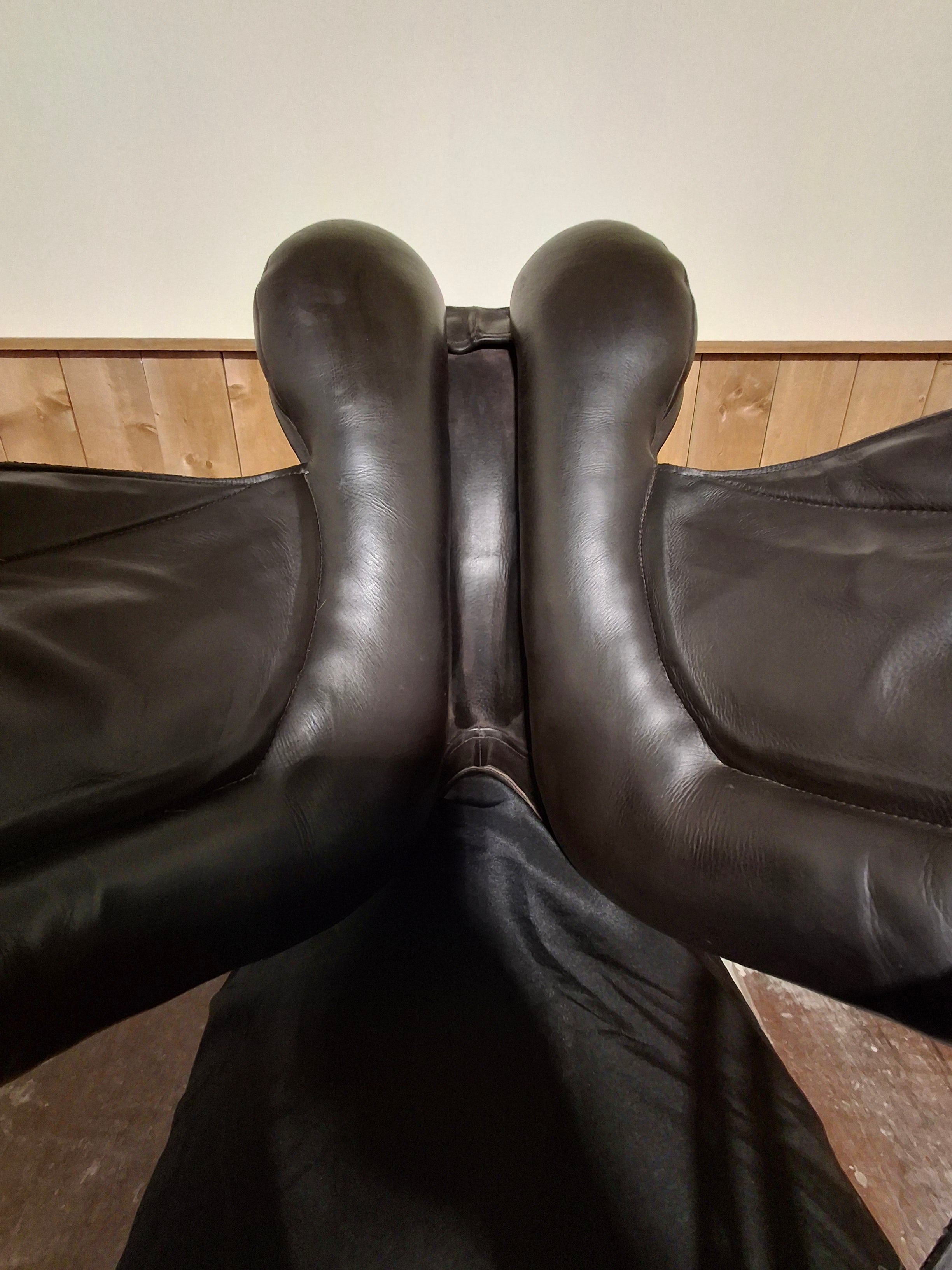 Used 17.5" Custom Icon Flight Dressage Saddle