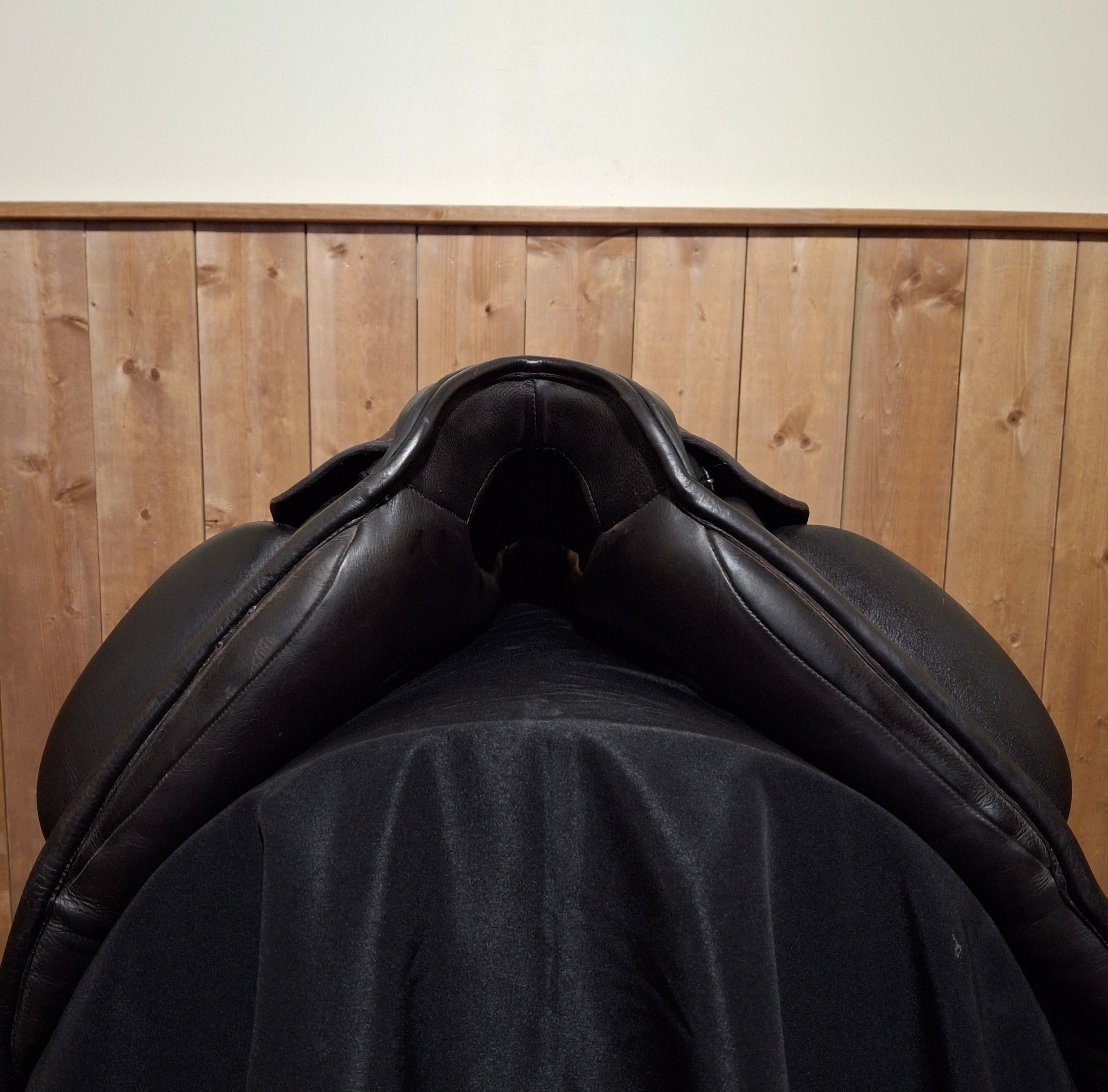 Used 17.5" Custom Icon Flight Dressage Saddle