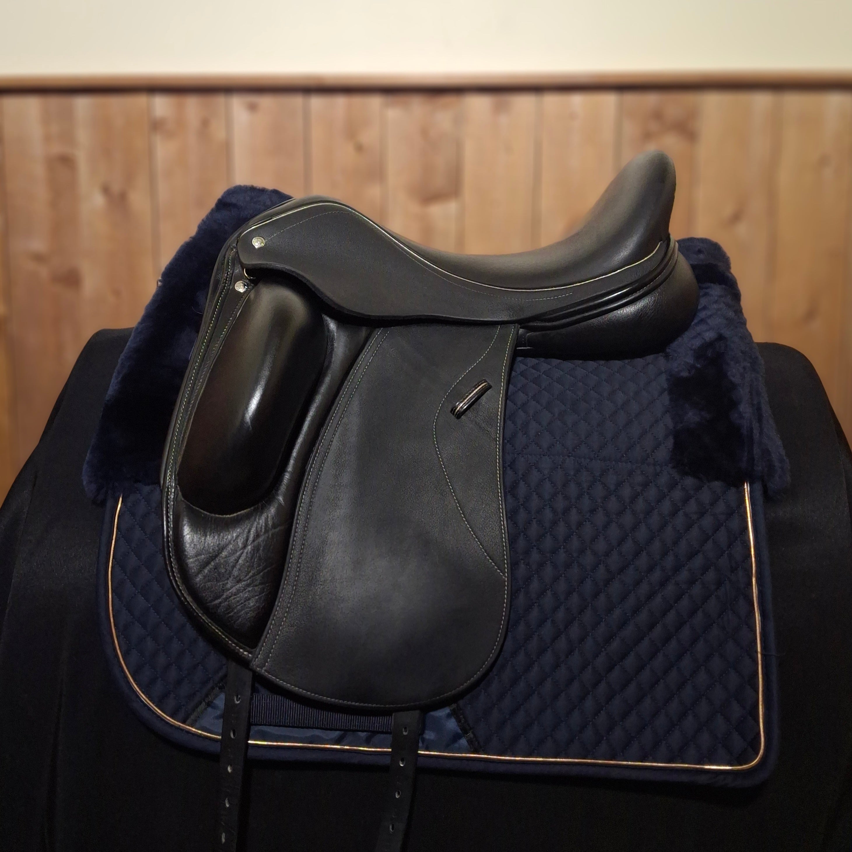 Used 18" Custom Advantage R Dressage Saddle