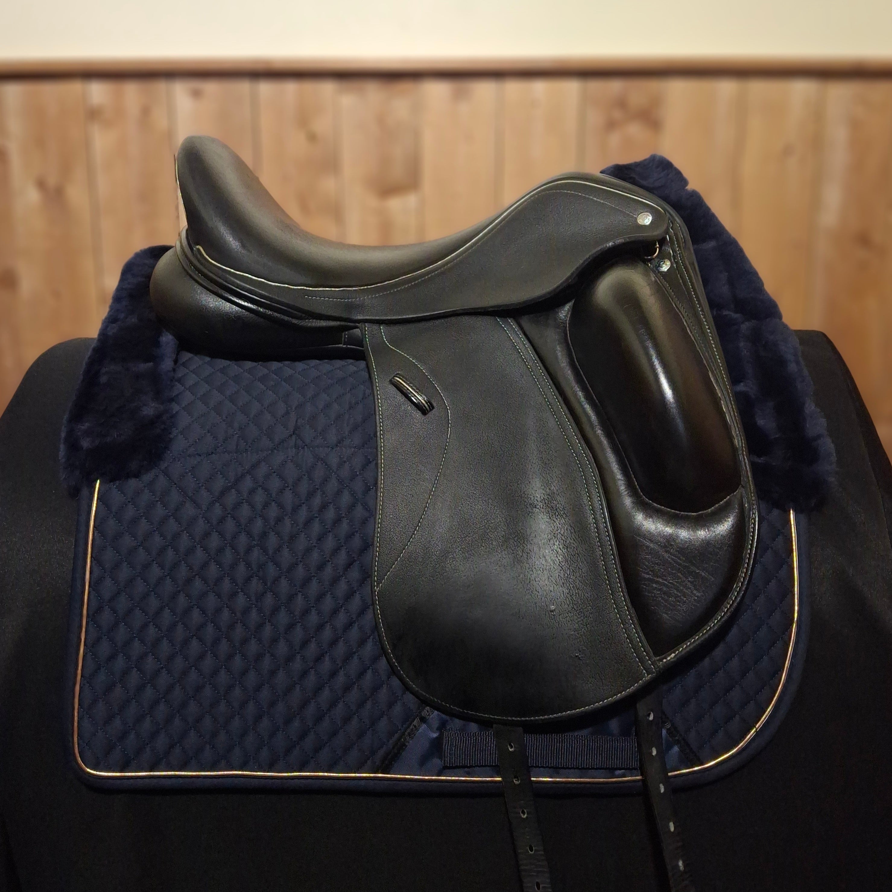 Used 18" Custom Advantage R Dressage Saddle