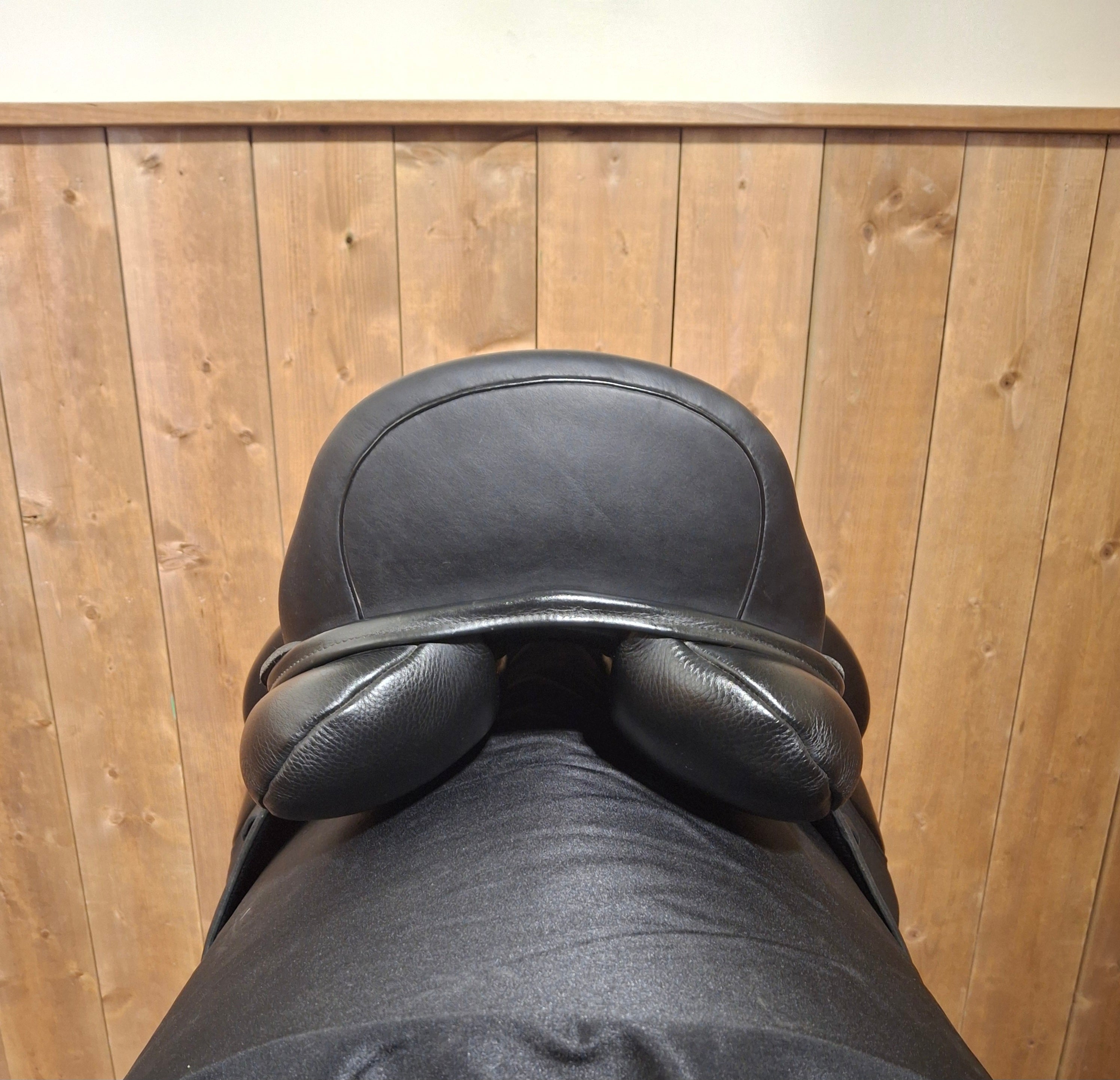Used 18" Custom Wolfgang Omni Dressage Saddle