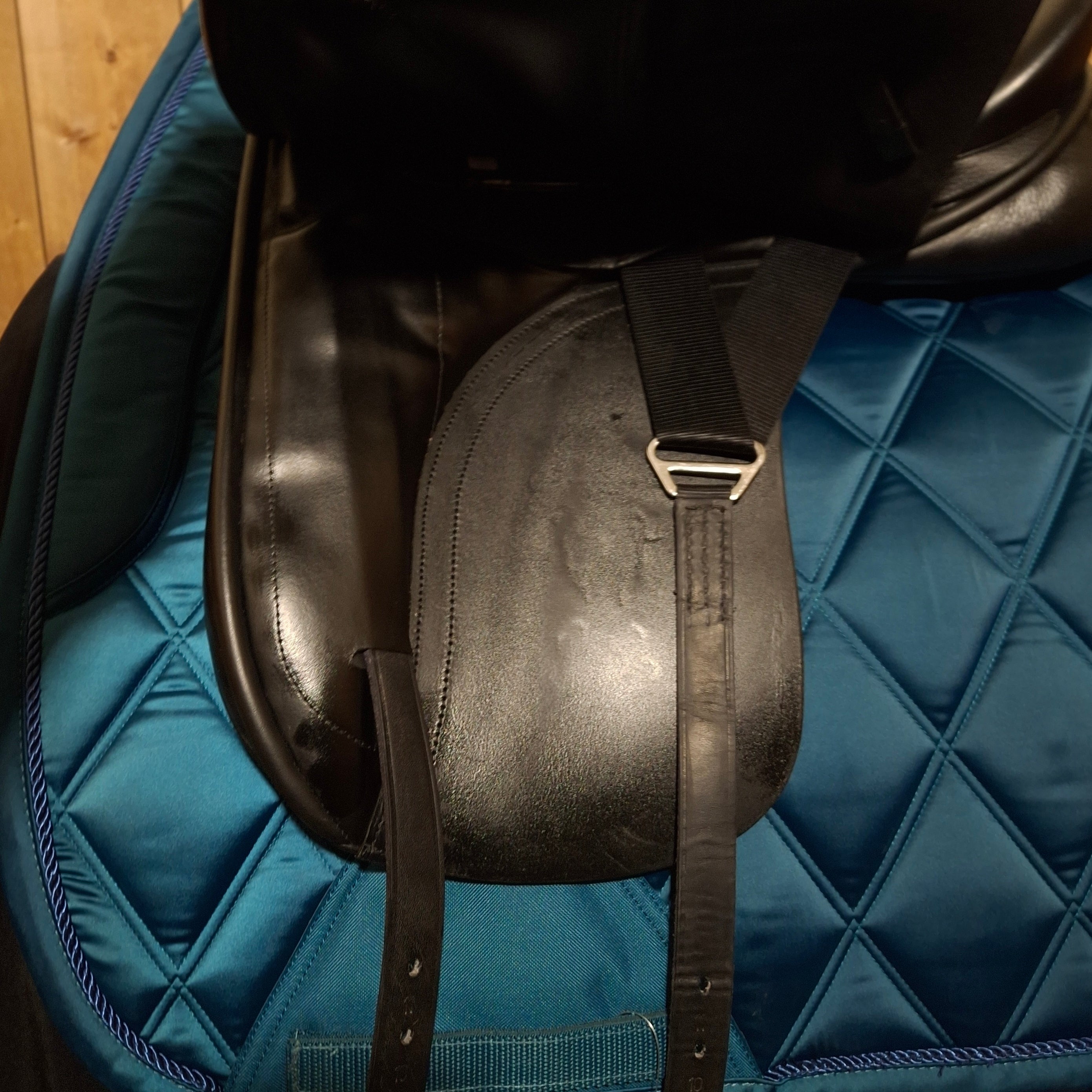 Used 17.5" Custom Wolfgang Solo Dressage Saddle