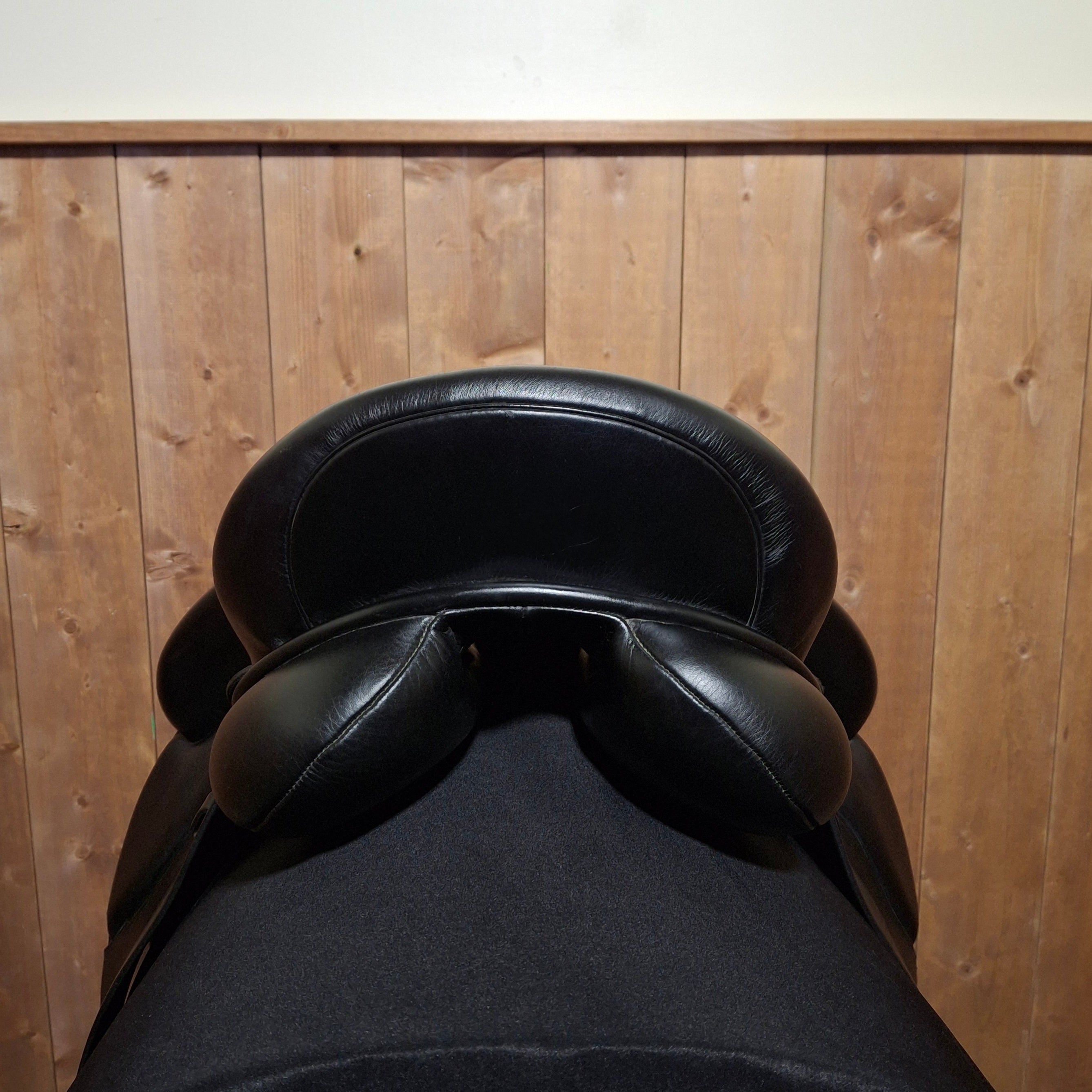 Used 17.5" Custom Wolfgang Solo Dressage Saddle