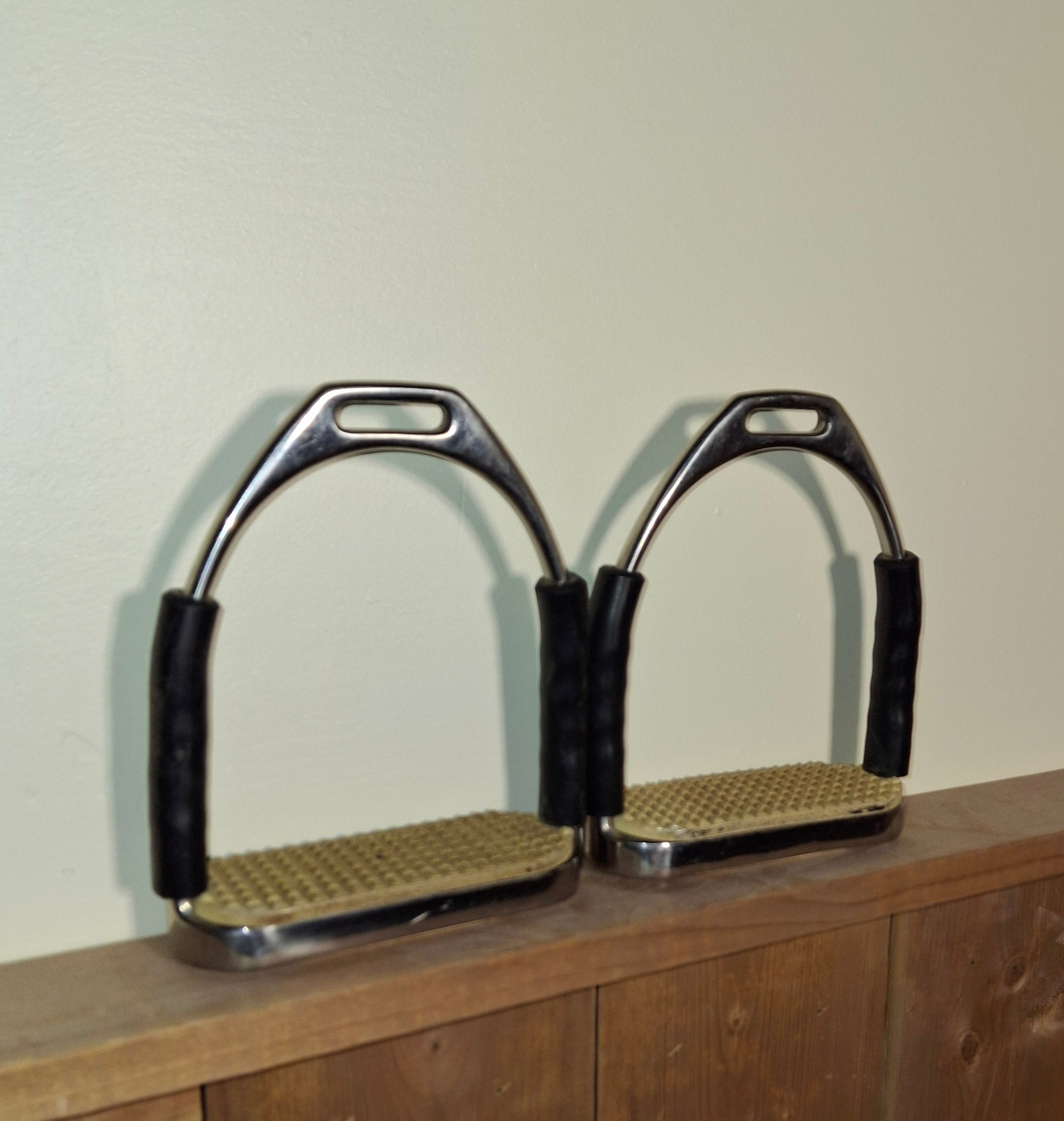 Used Fillis Flex Stirrup Irons