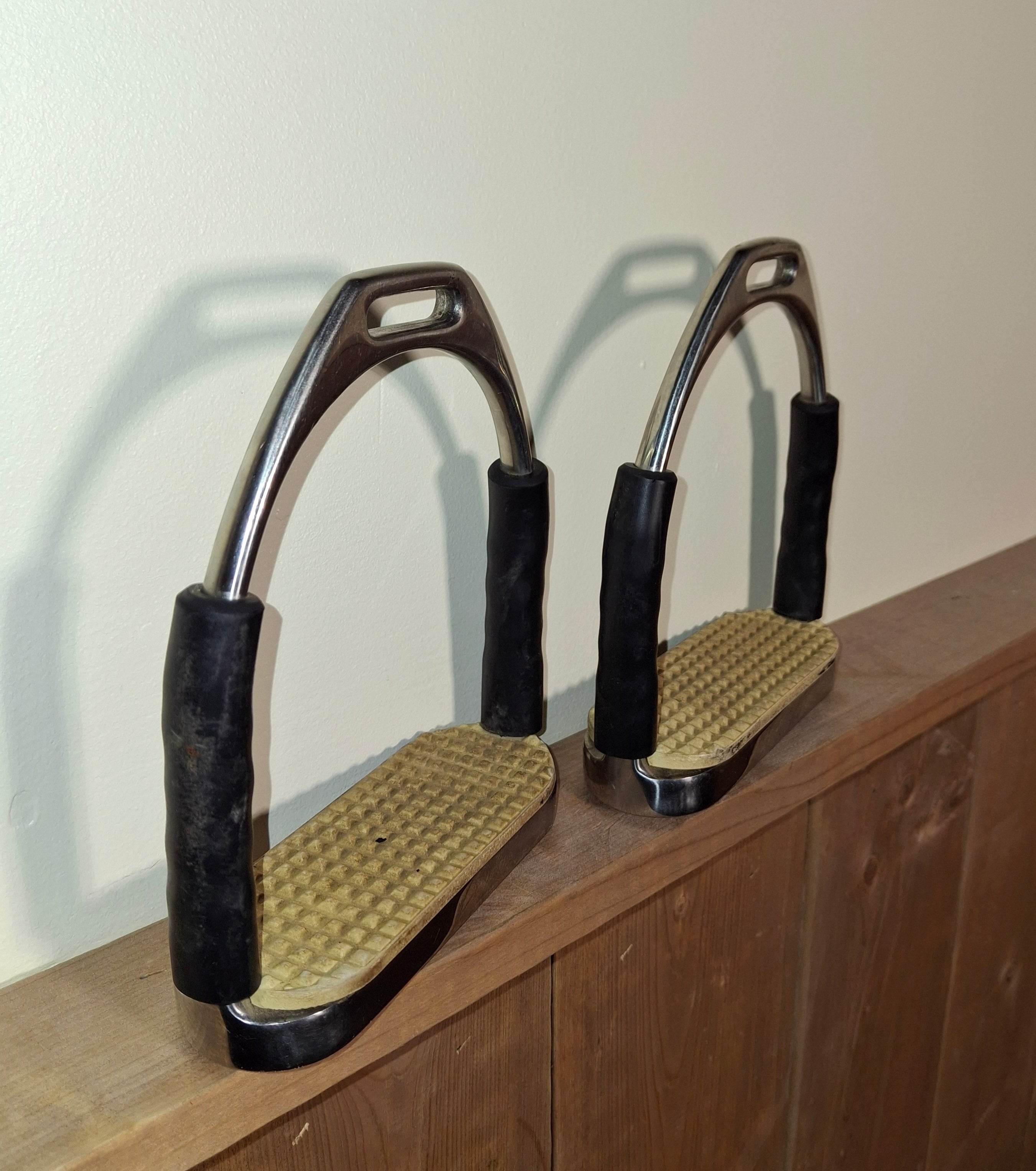 Used Fillis Flex Stirrup Irons