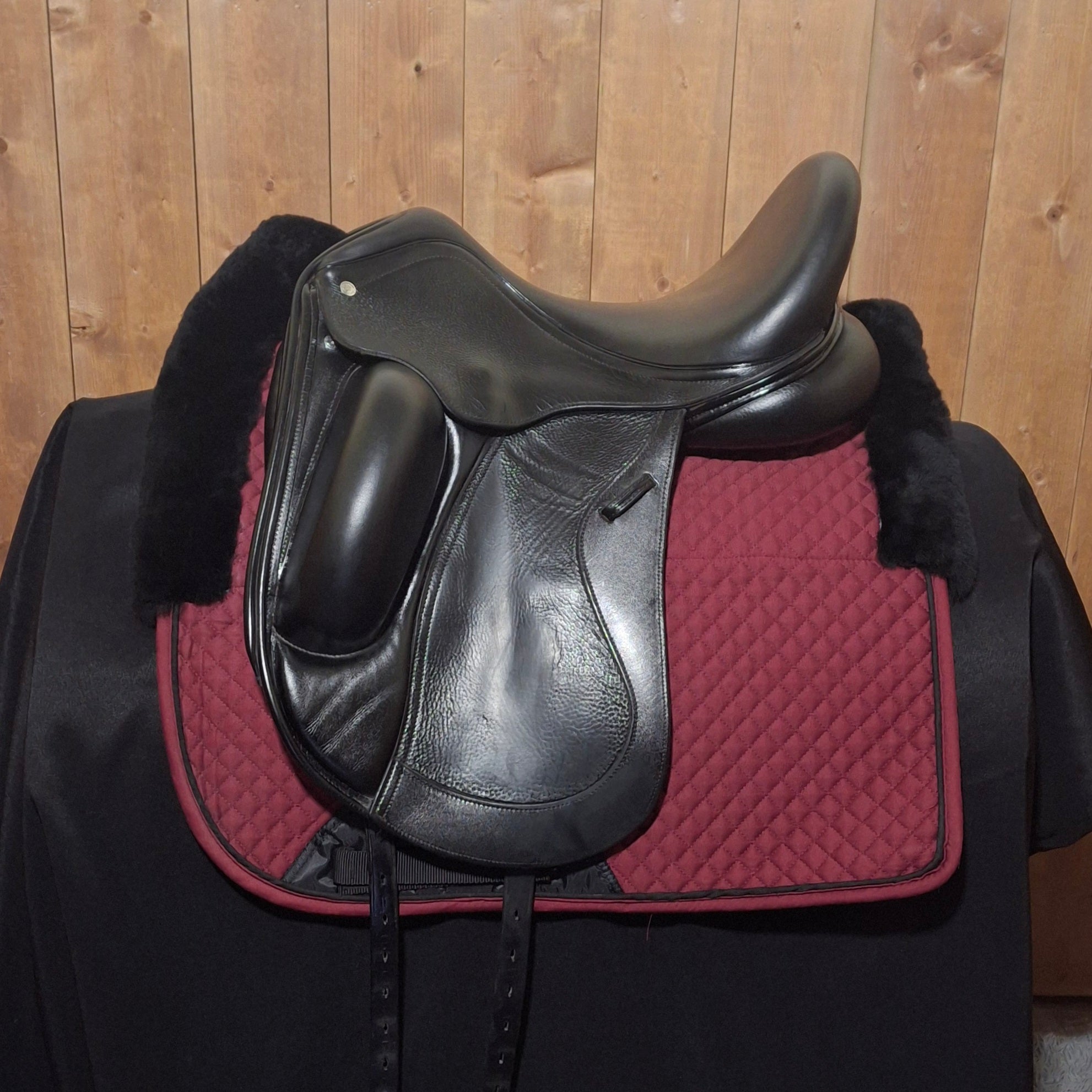 Used 17.5" Custom Everest R Dressage Saddle