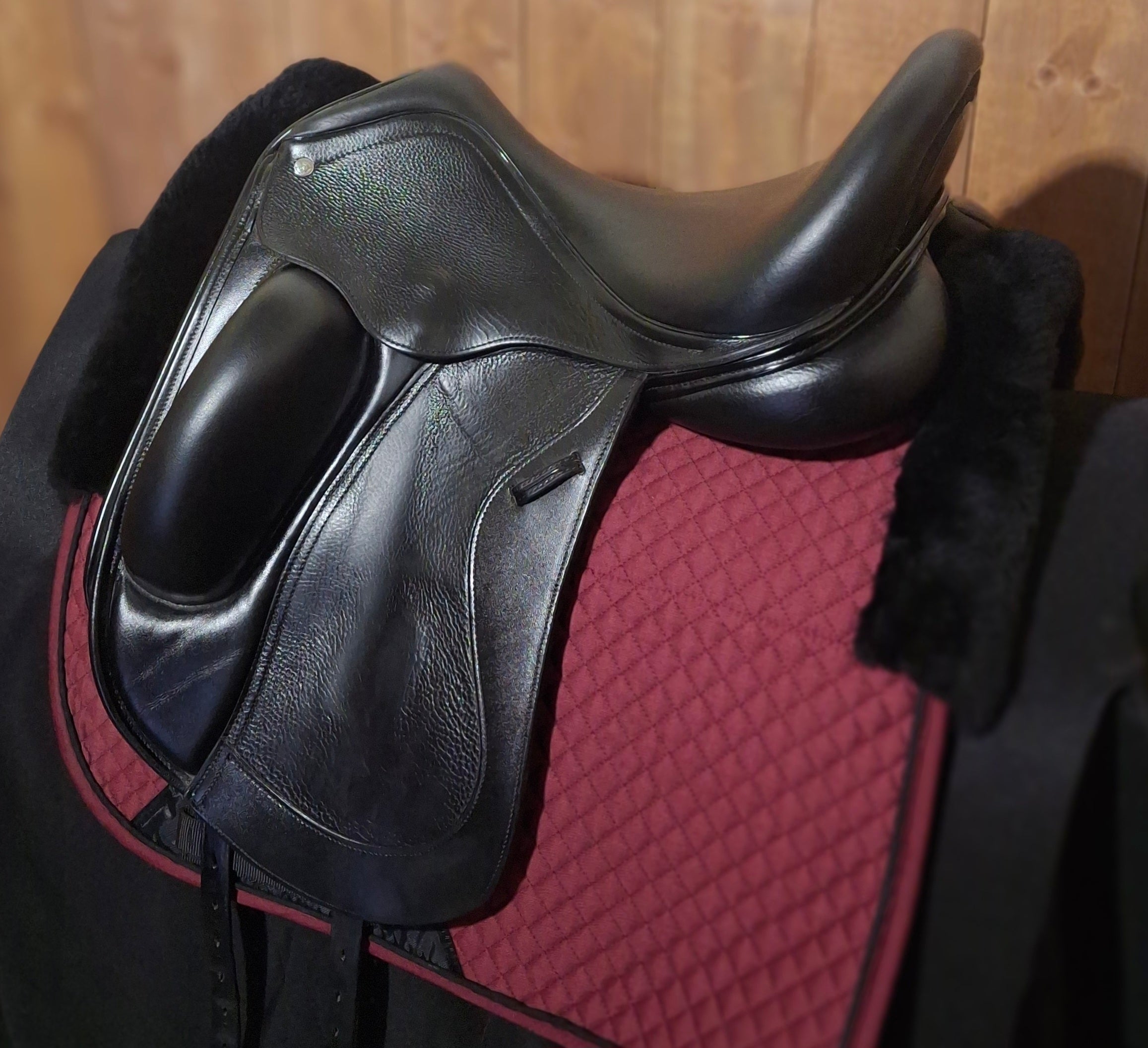 Used 17.5" Custom Everest R Dressage Saddle