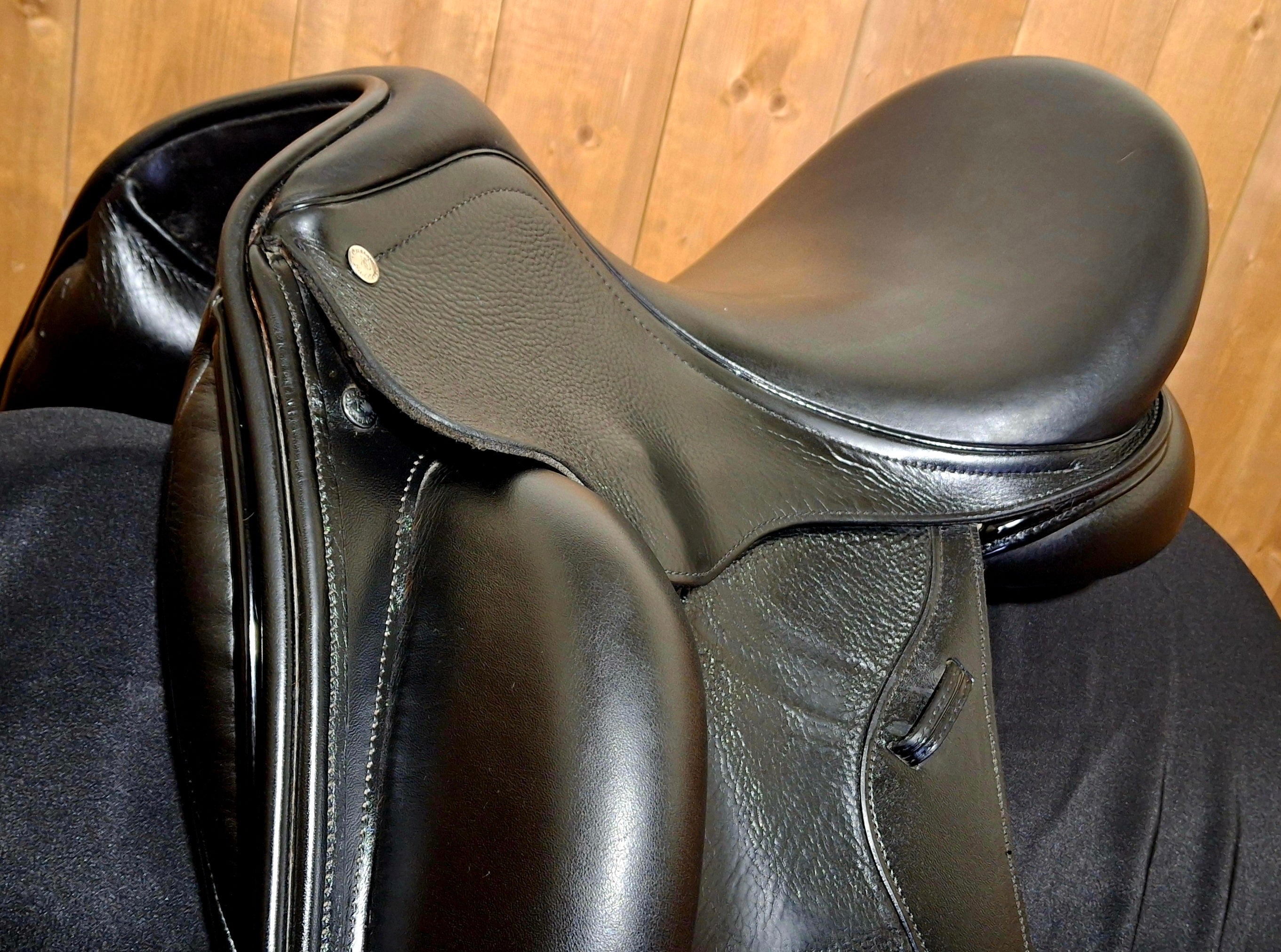 Used 17.5" Custom Everest R Dressage Saddle