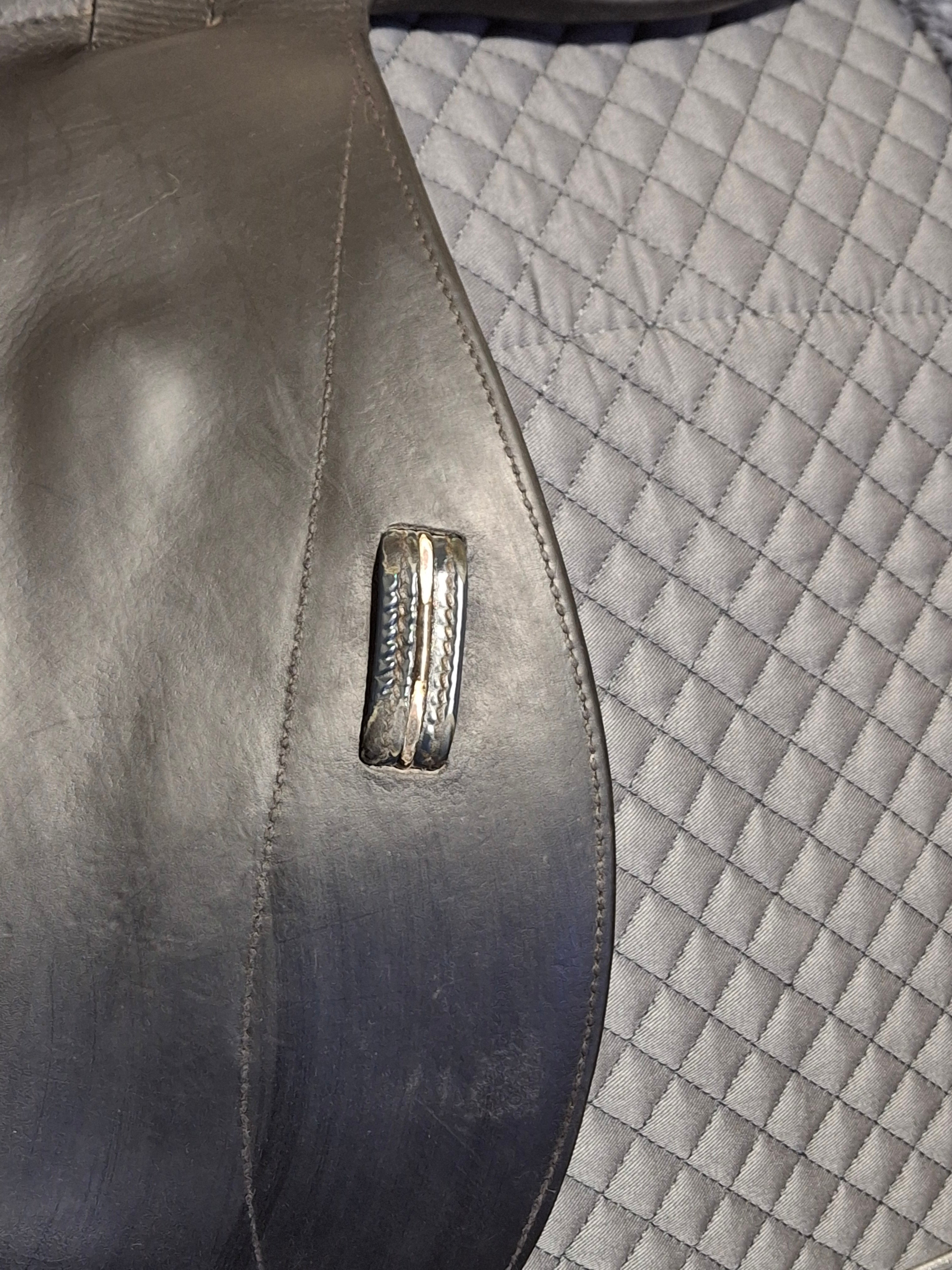 Used 17.5" N2 Vinctore Dressage Saddle