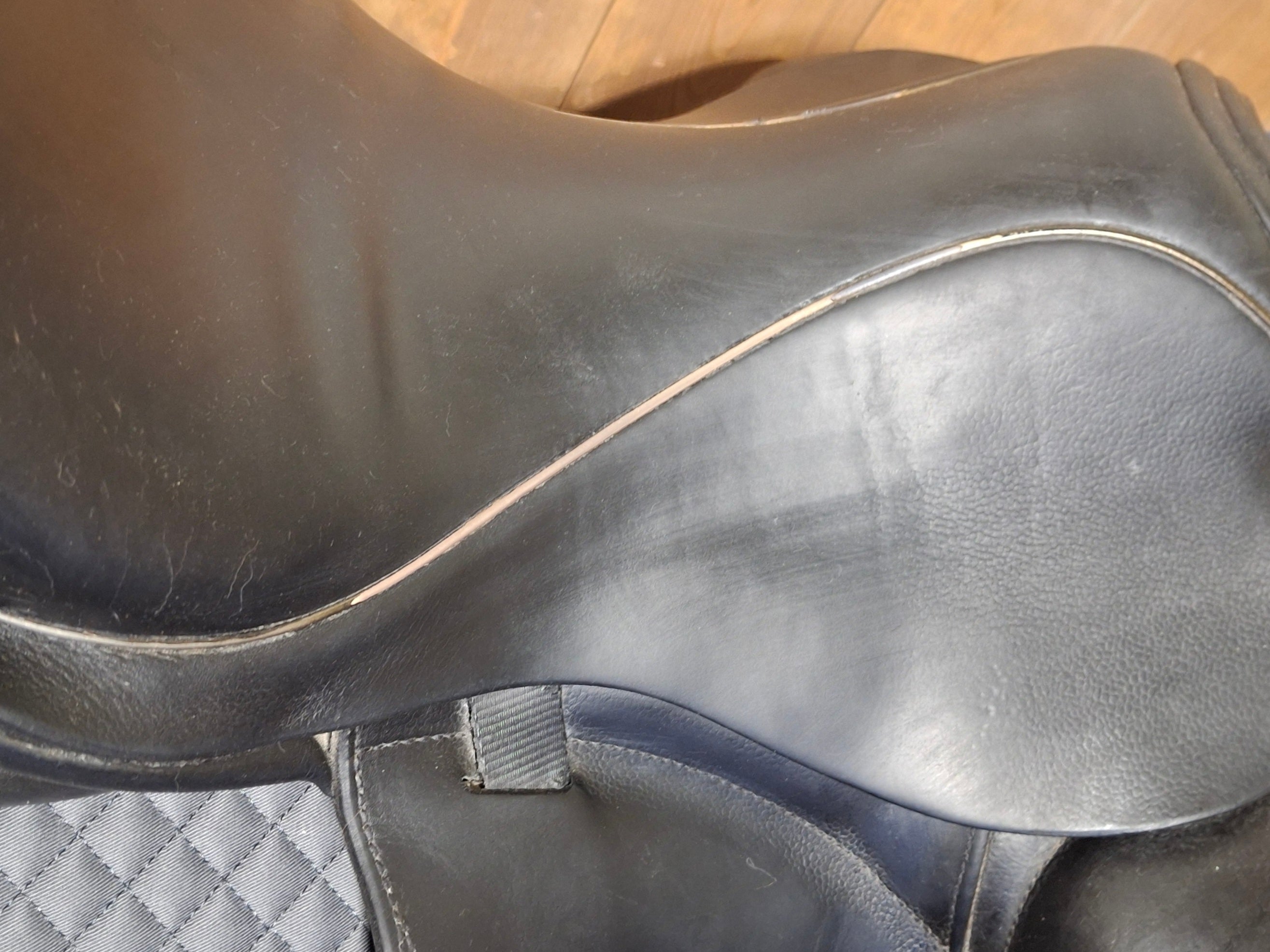 Used 17.5" N2 Vinctore Dressage Saddle