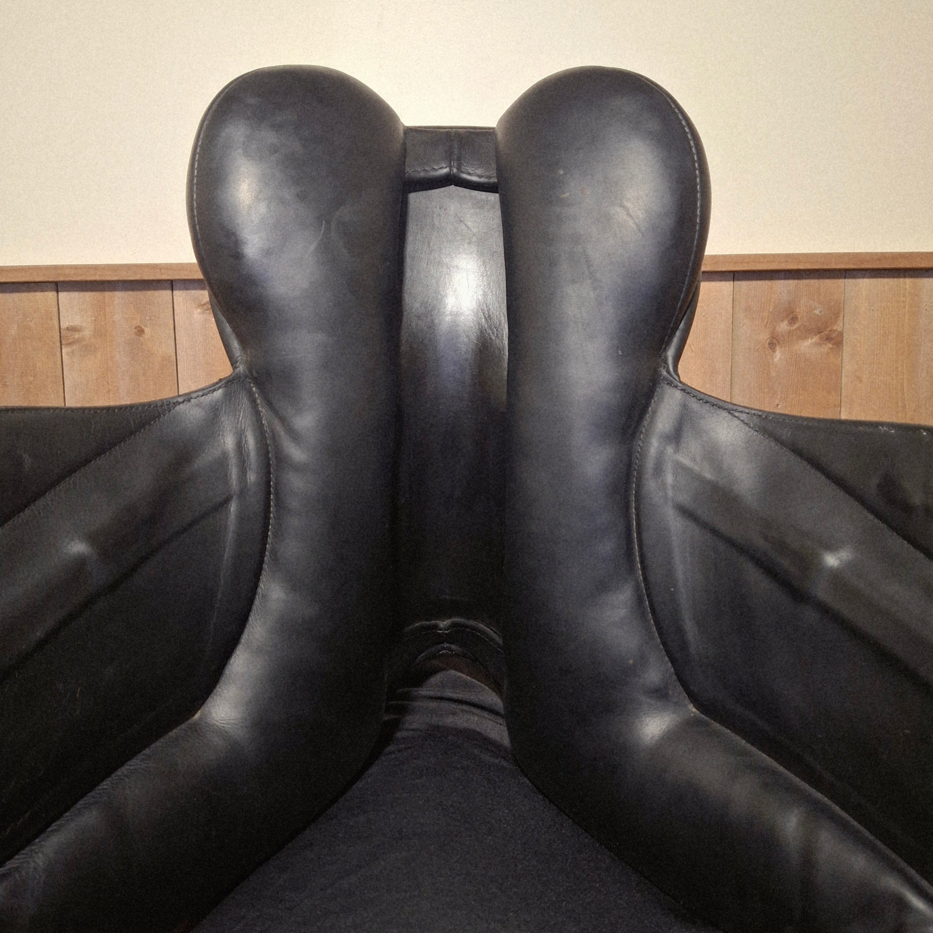 Used 17.5" N2 Vinctore Dressage Saddle