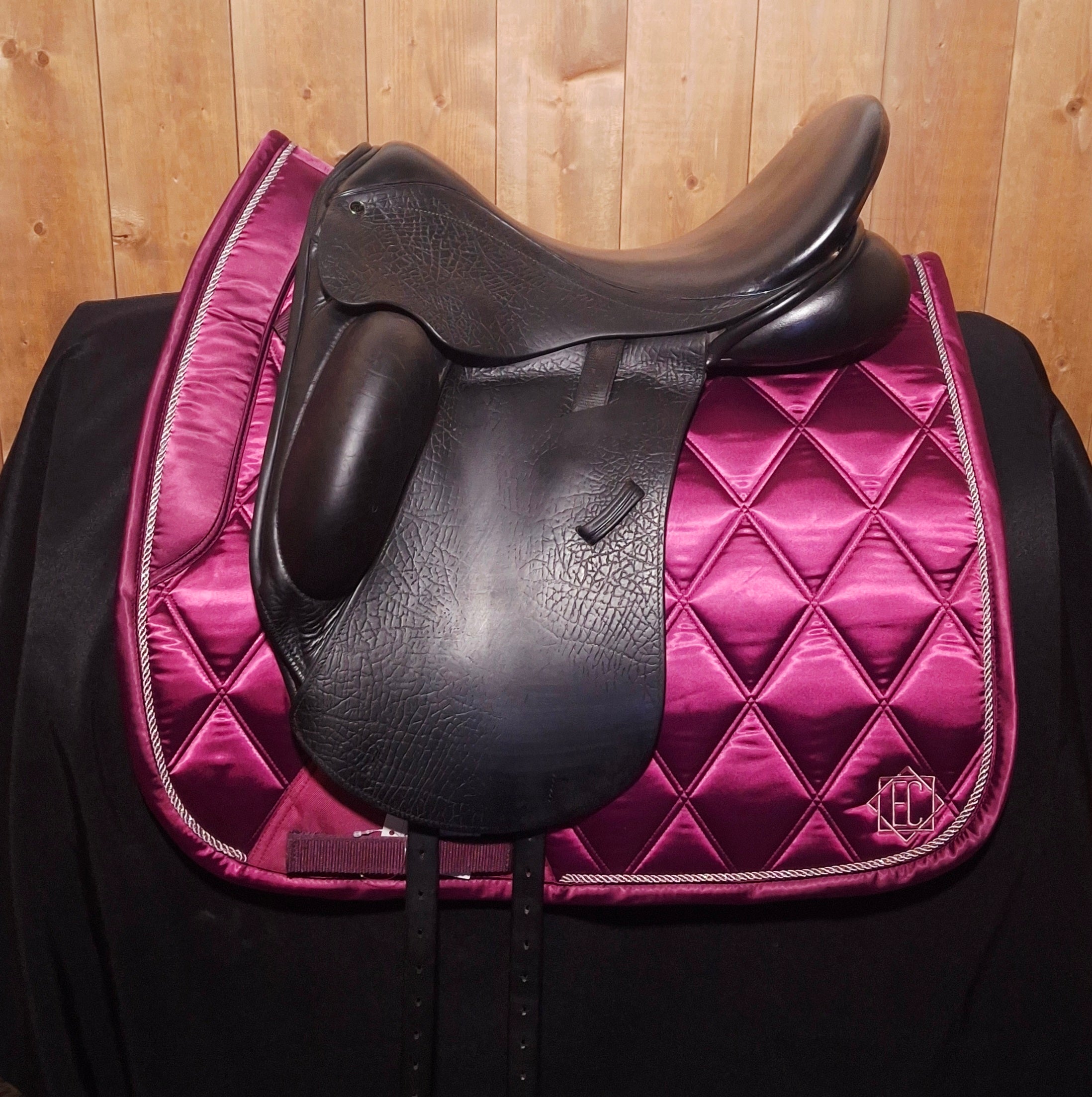 Used 17.5" County Epiphany Dressage Saddle