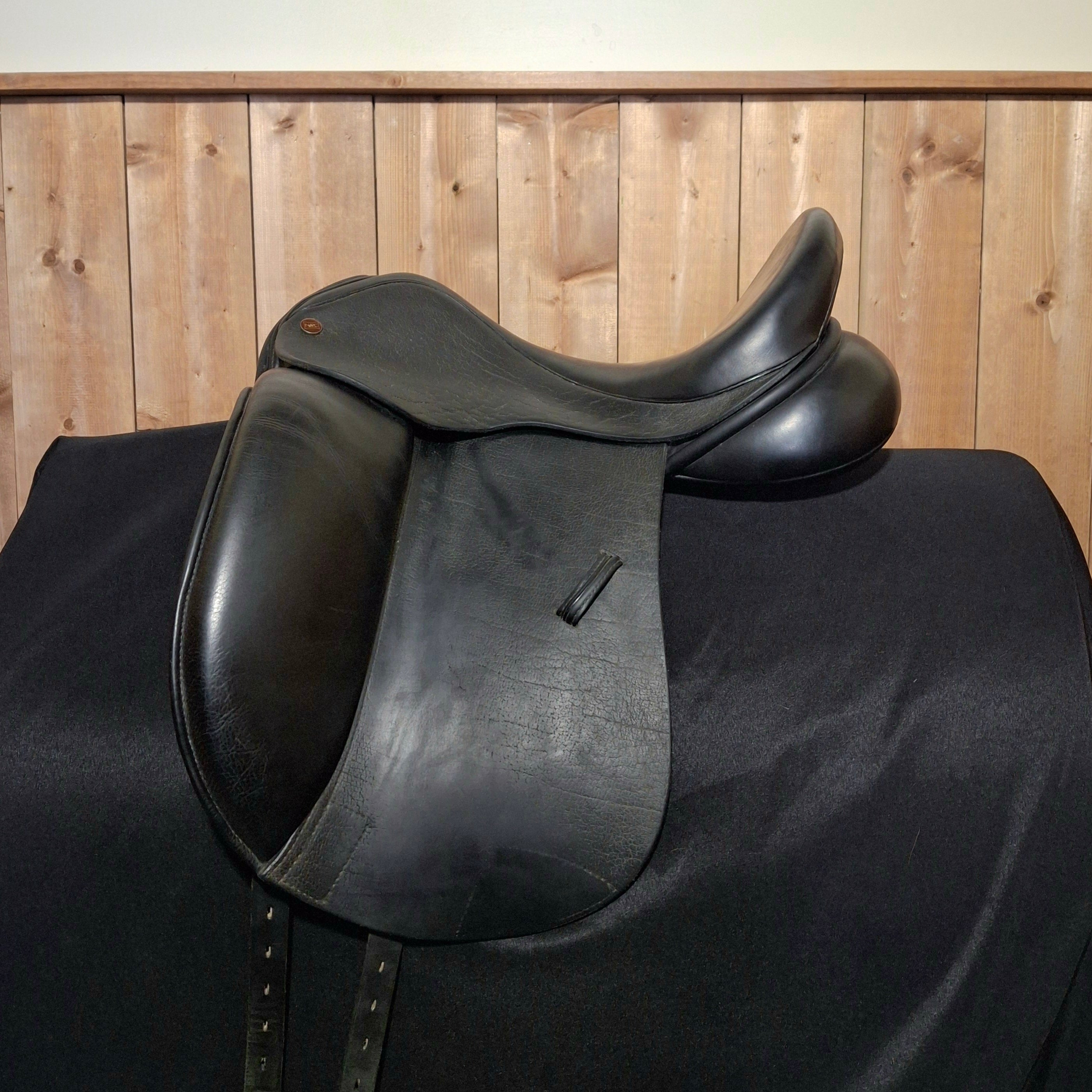 Used 17" NSC Connaisseur Dressage Saddle