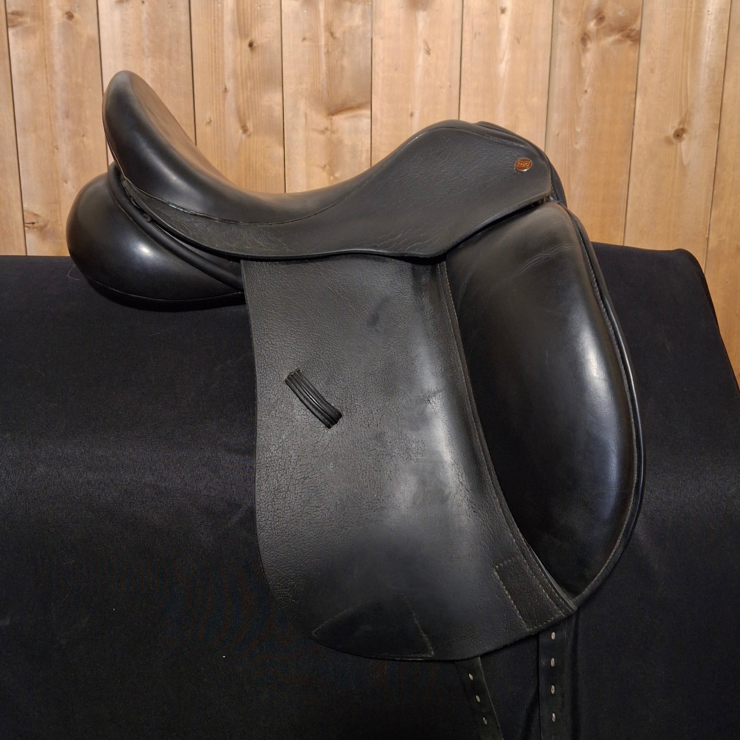 Used 17" NSC Connaisseur Dressage Saddle