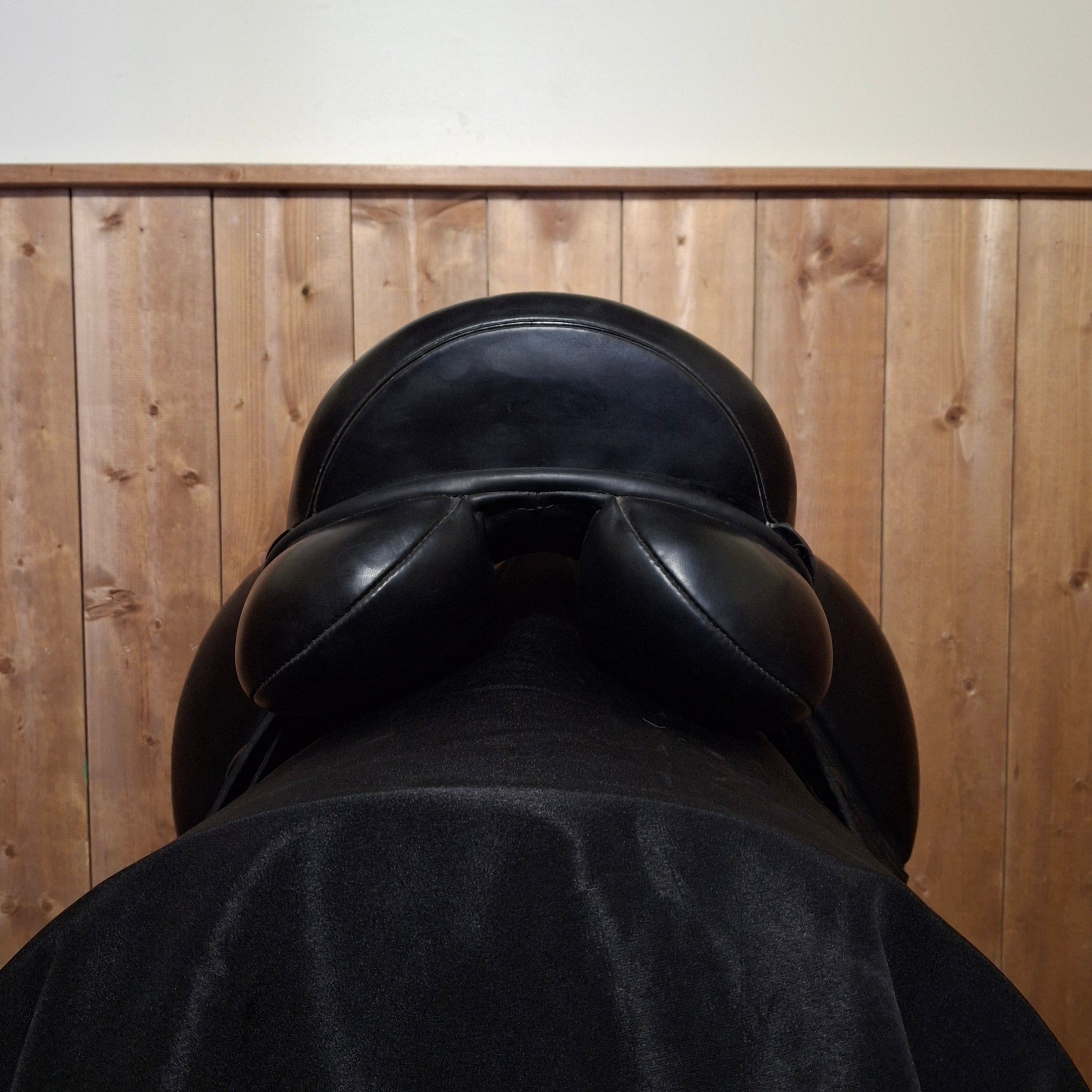 Used 17" NSC Connaisseur Dressage Saddle