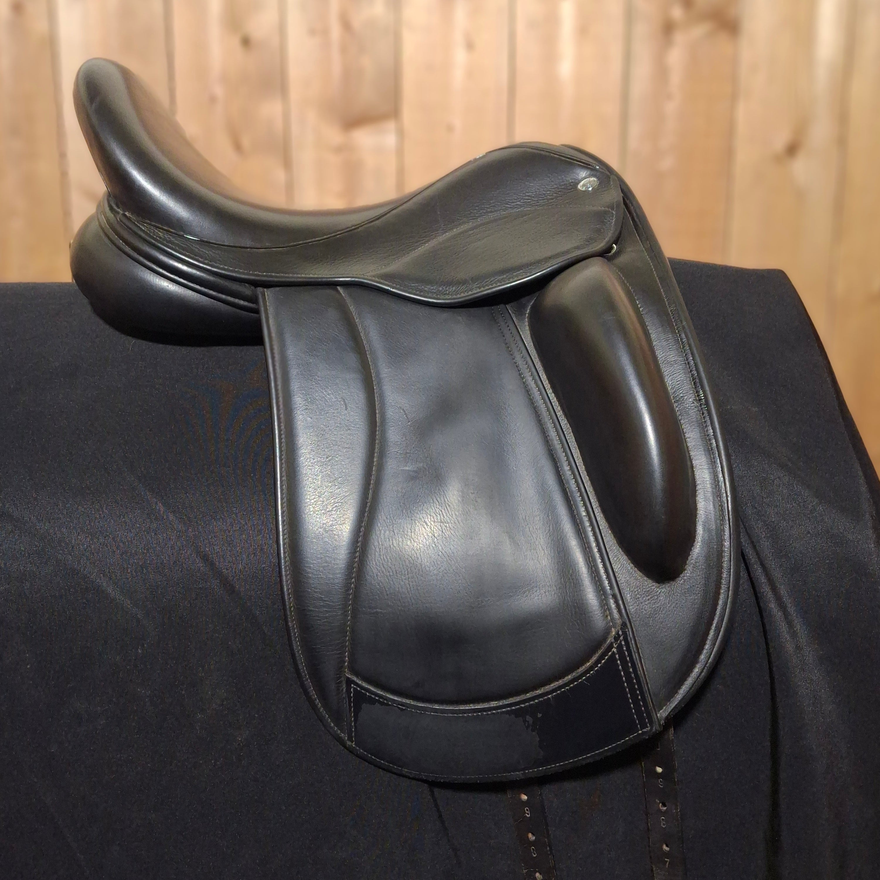 Used 17.5" Frank Baines Union Lux Dressage Saddle