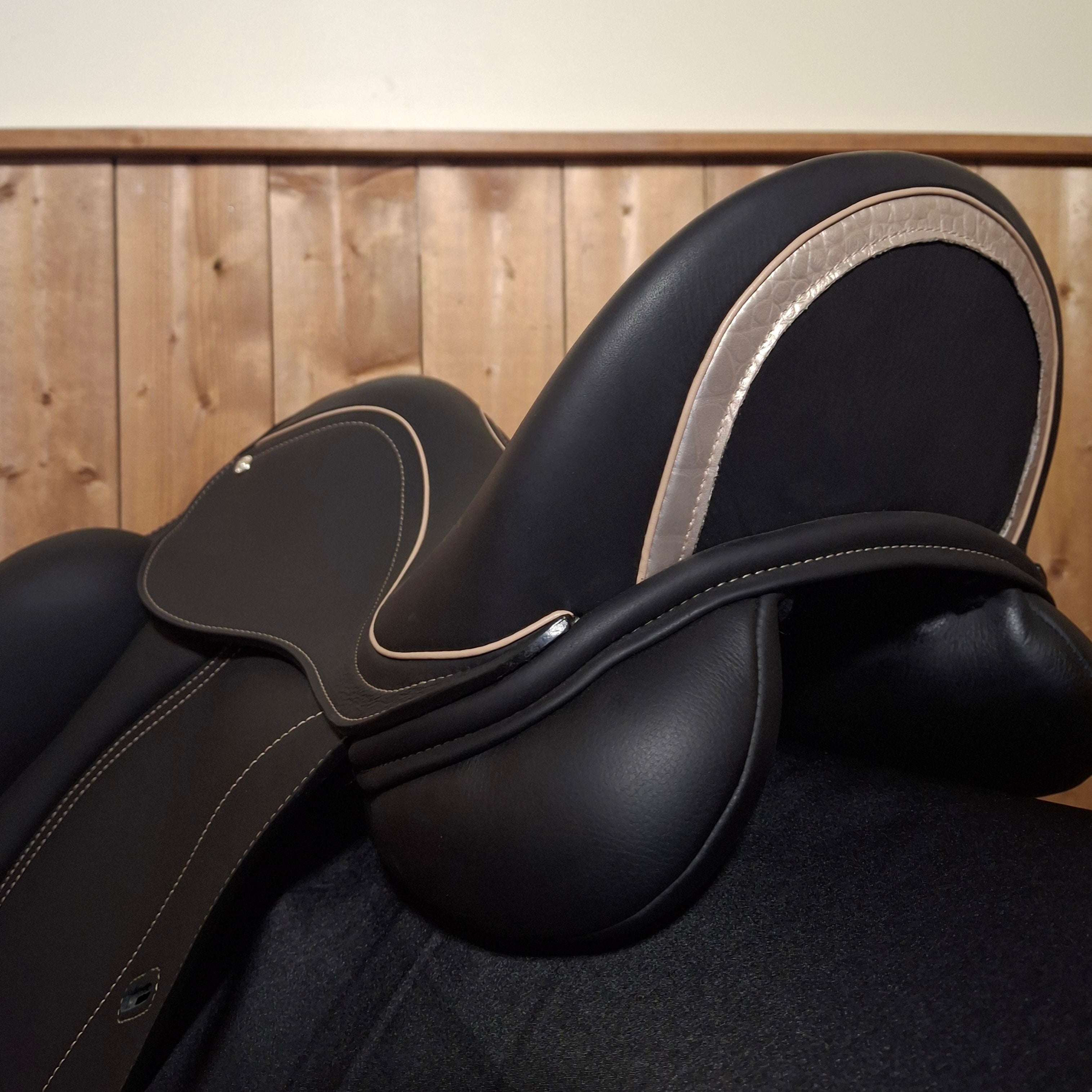 New 17.5" Loxley by Bliss Dressage Monoflap Demo Saddle