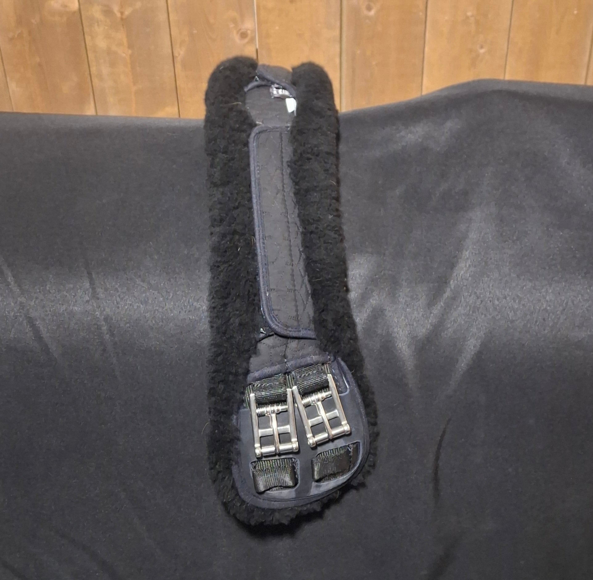 Used 70 cm Black Mattes Crescent Short Girth