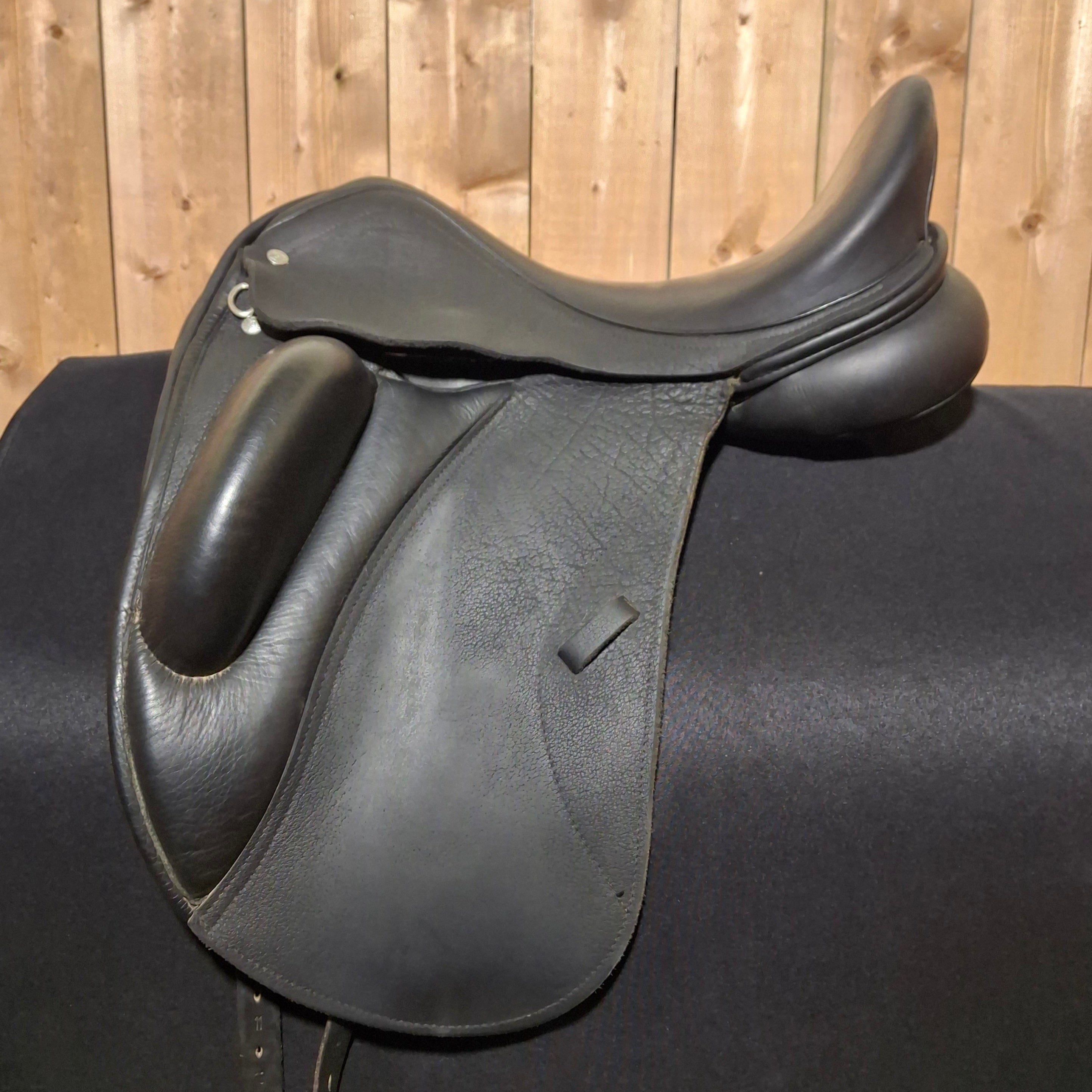 Used 17" Custom Advantage R Dressage Saddle