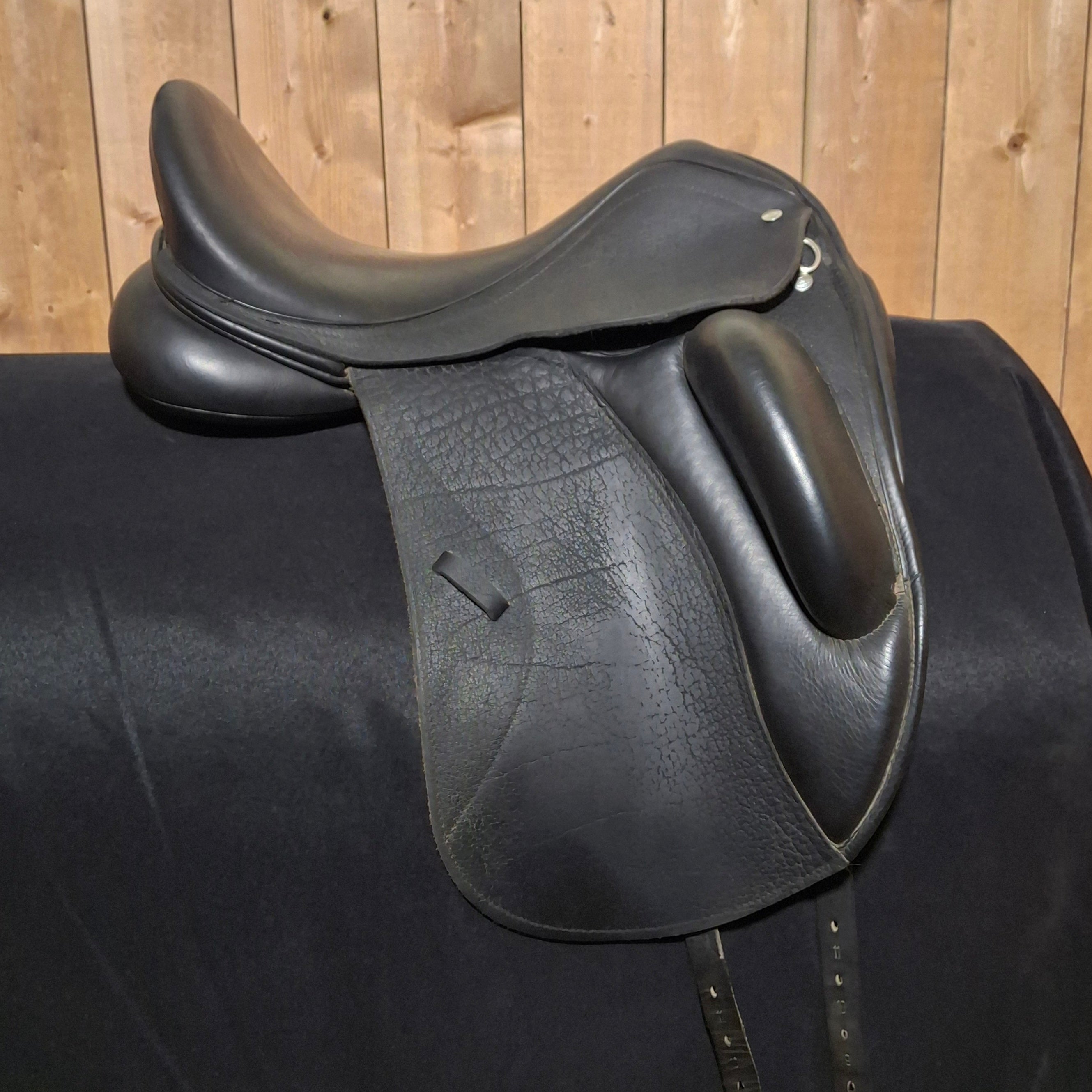 Used 17" Custom Advantage R Dressage Saddle