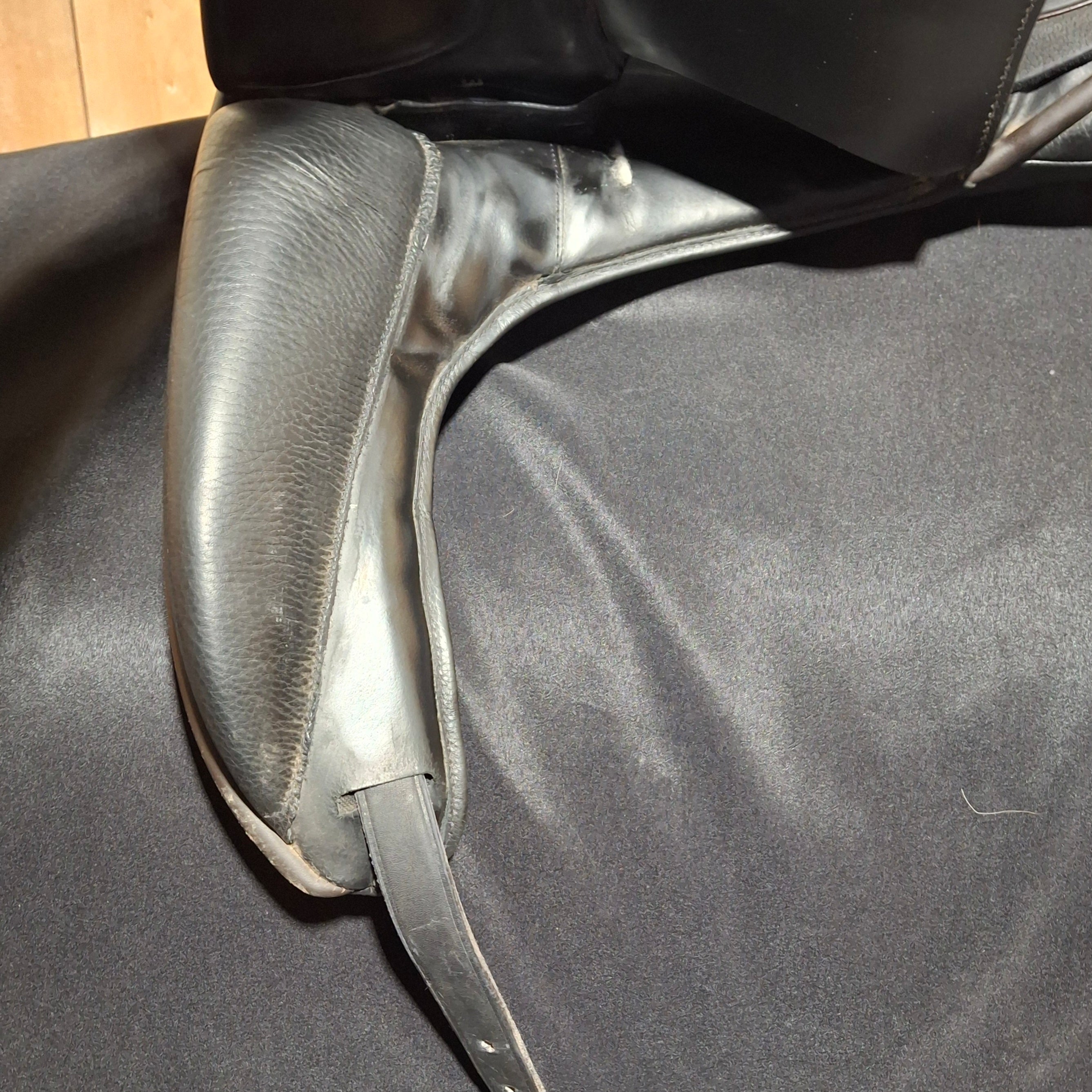 Used 17" Custom Steffen's Advantage Dressage Saddle