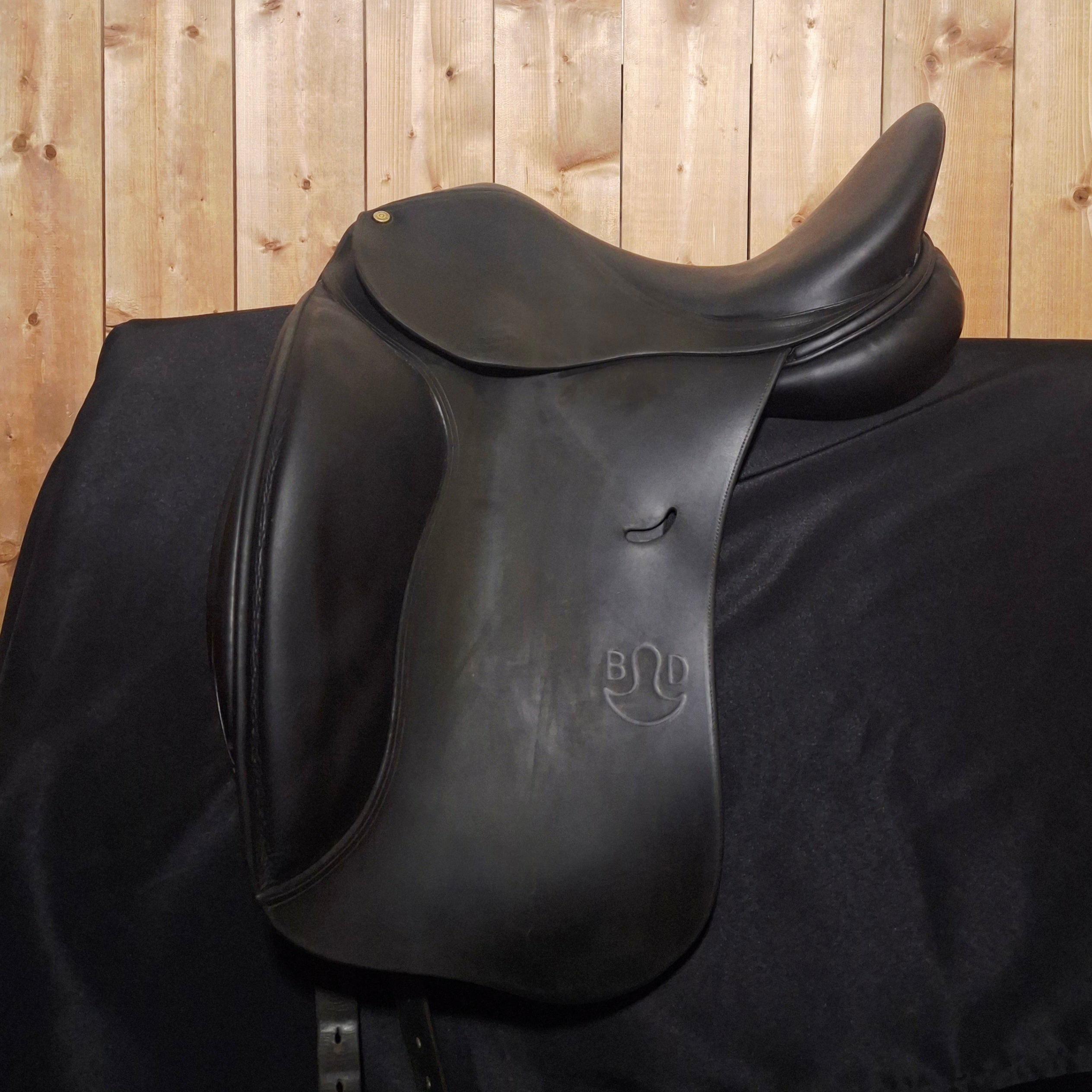 Used 17.5 Bruno Delgrange Dressage Saddle