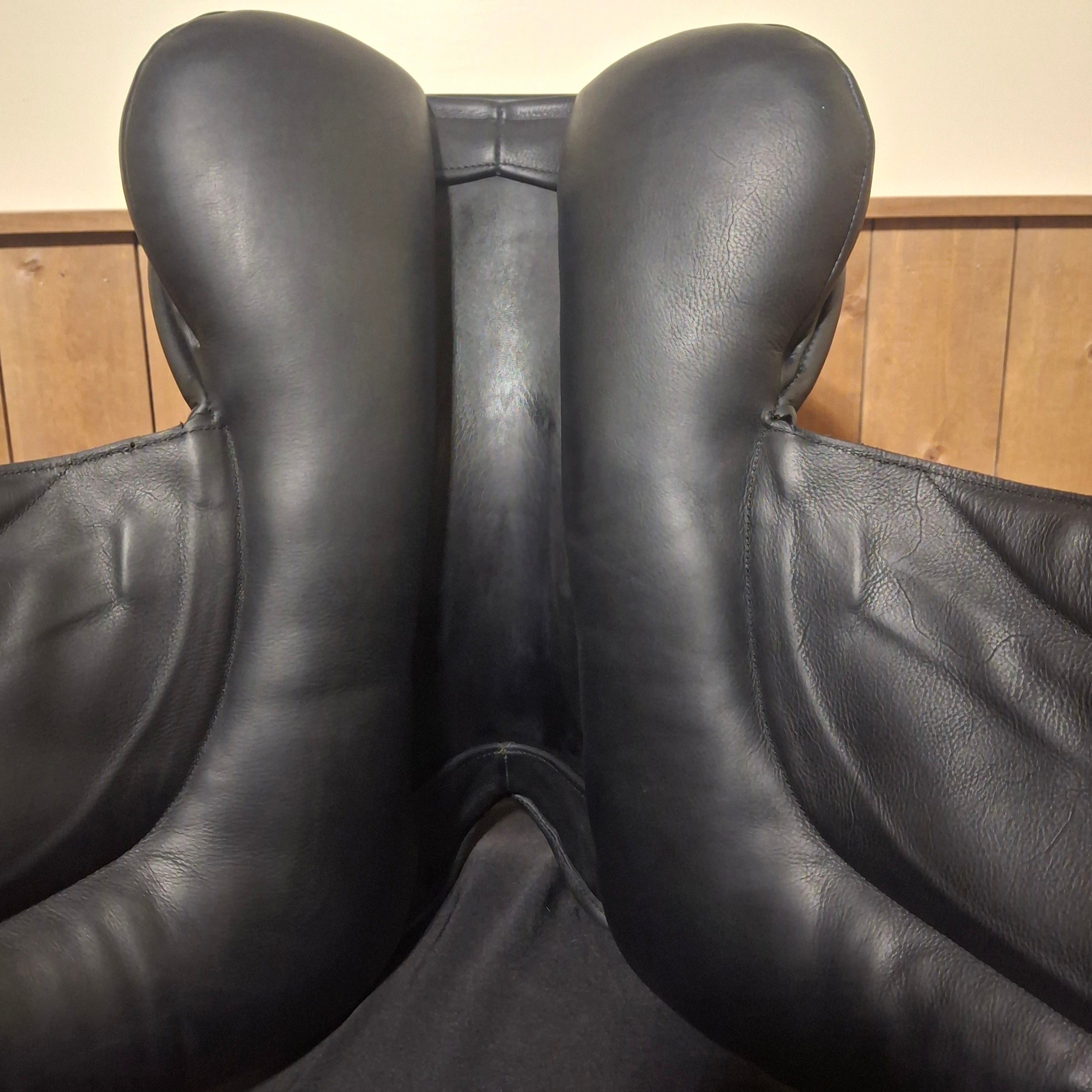 Used 18" NSC Rhomeo Dressage Saddle