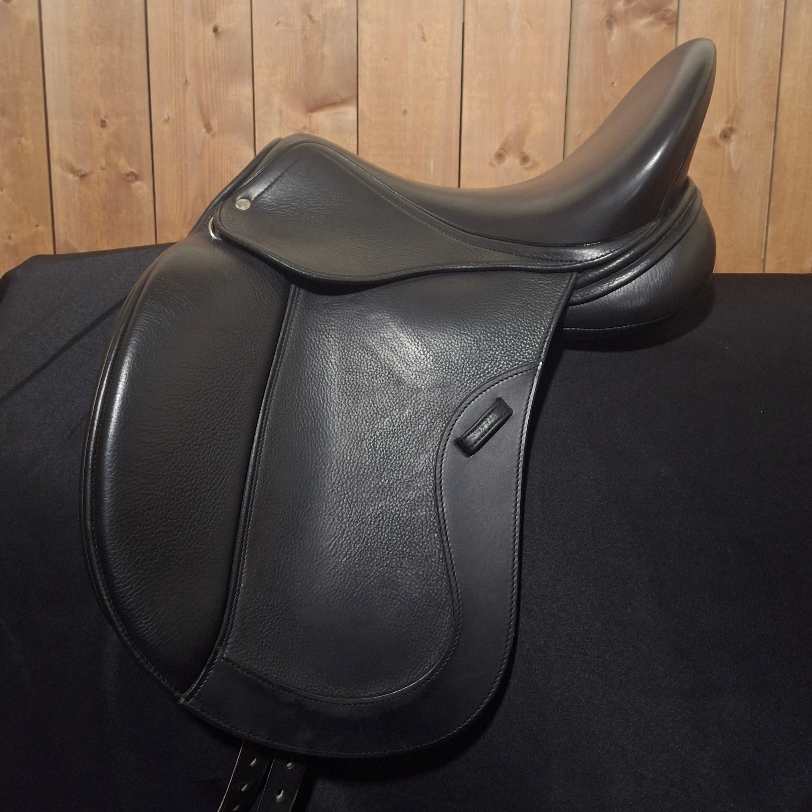 Used 17.5" Schleese Synergy Dressage Saddle