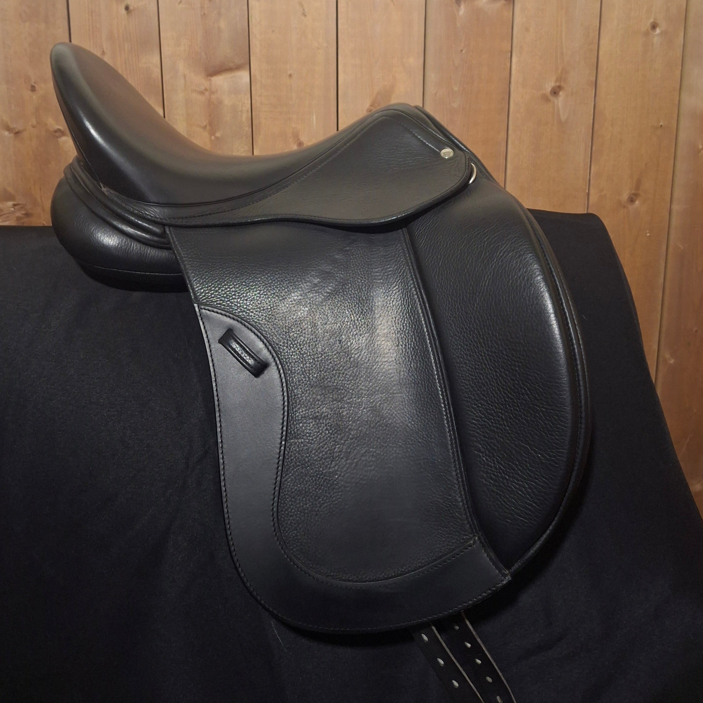 Used 17.5" Schleese Synergy Dressage Saddle