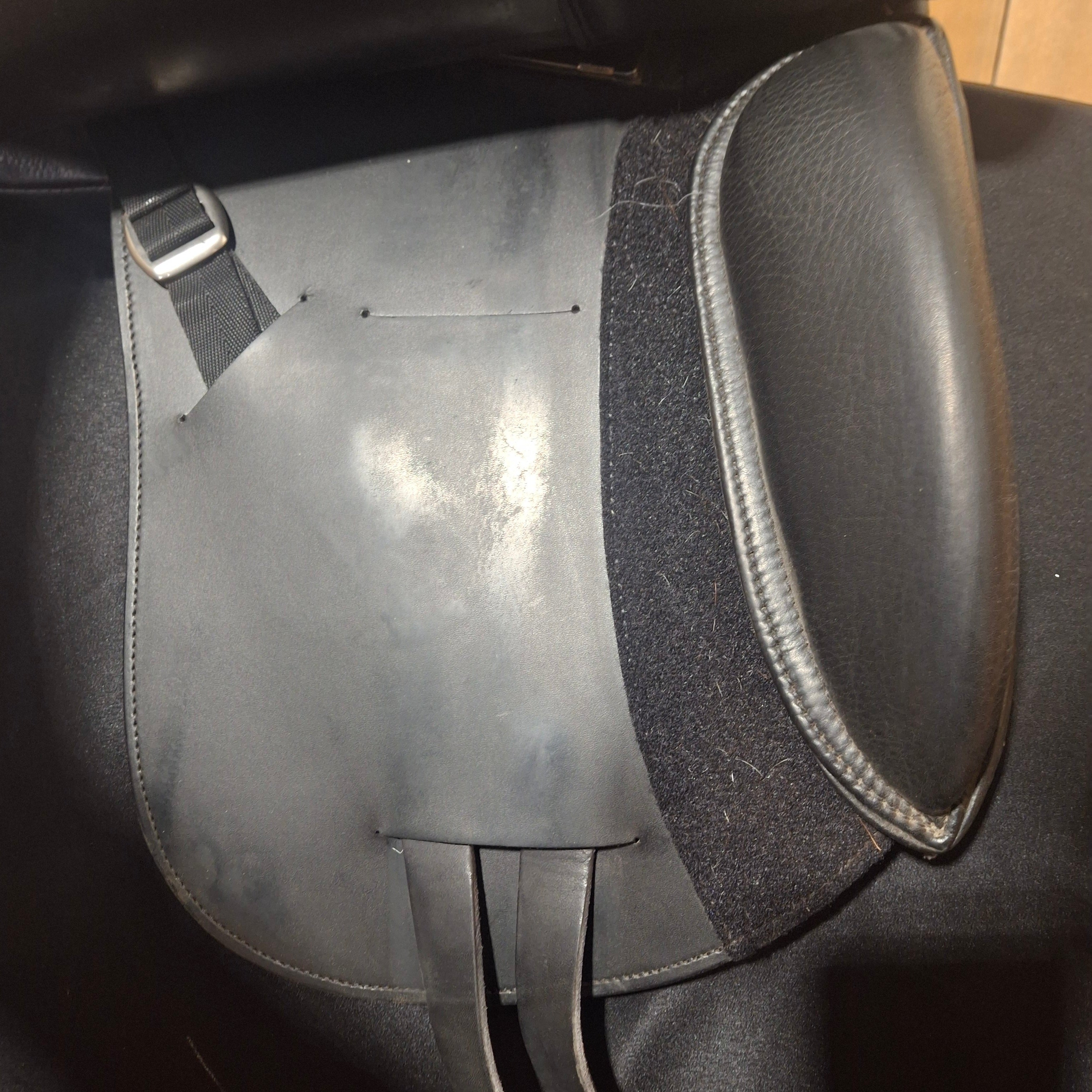 Used 17.5" Schleese Synergy Dressage Saddle
