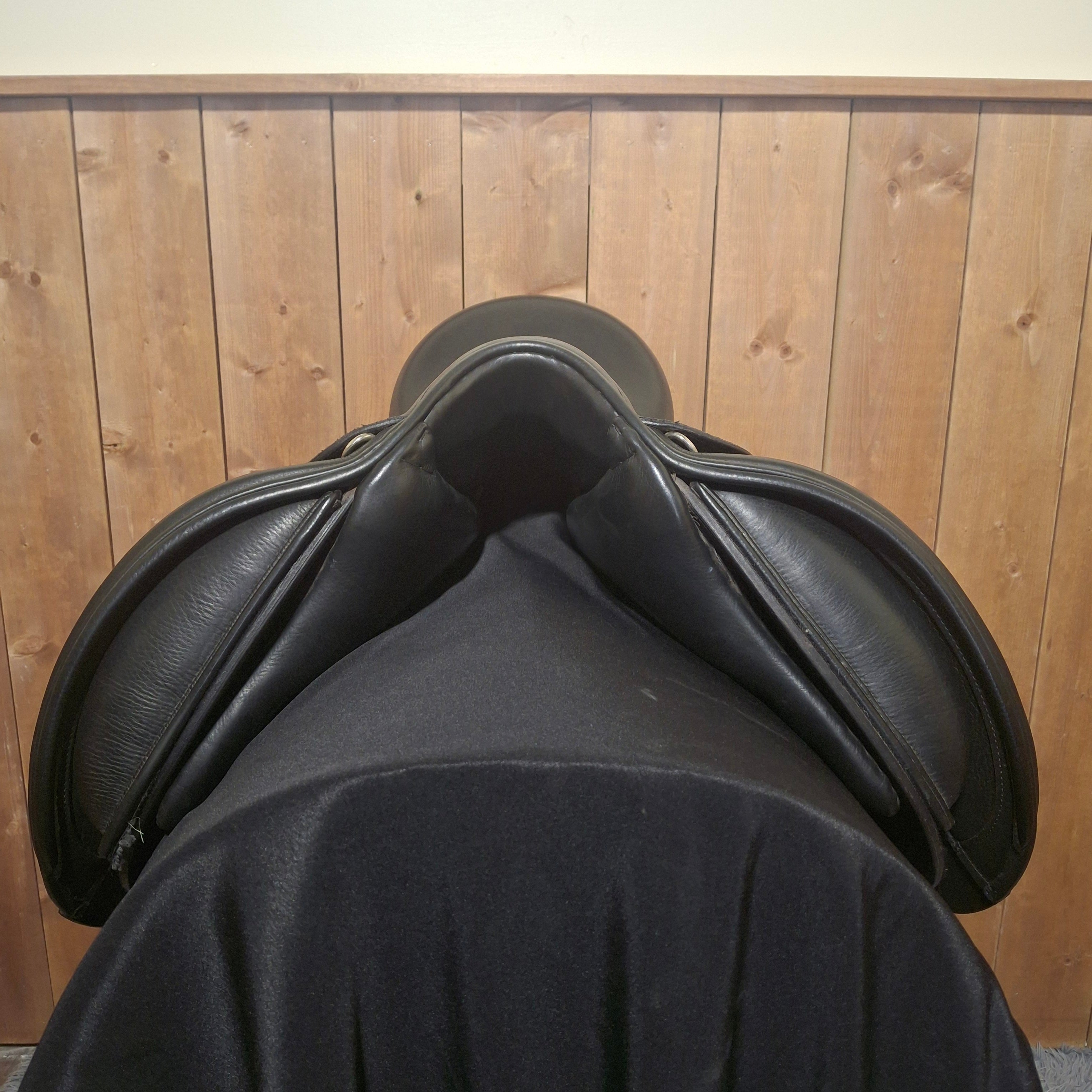 Used 17.5" Schleese Synergy Dressage Saddle