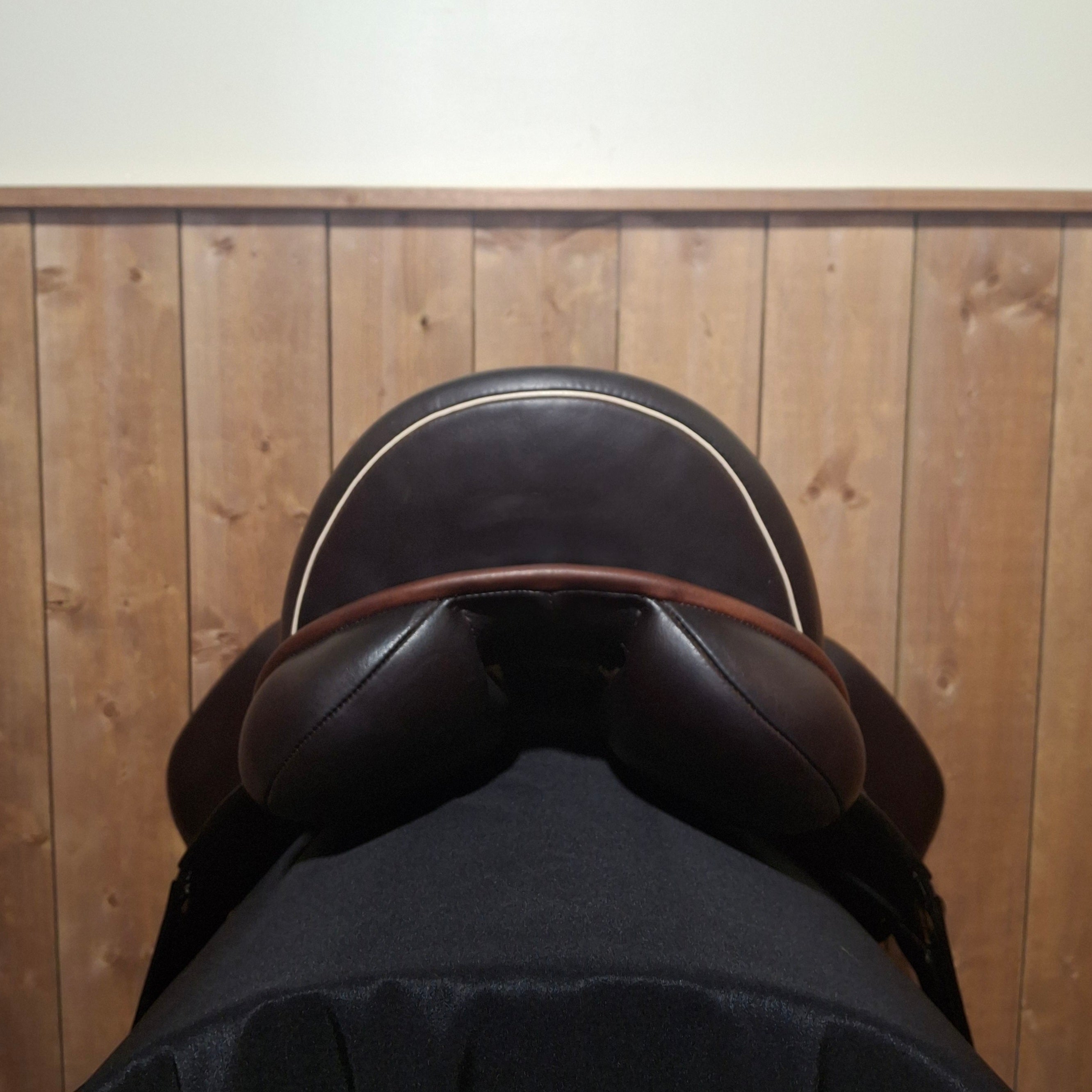Used 17.5" Lovas Luxe Dressage Saddle
