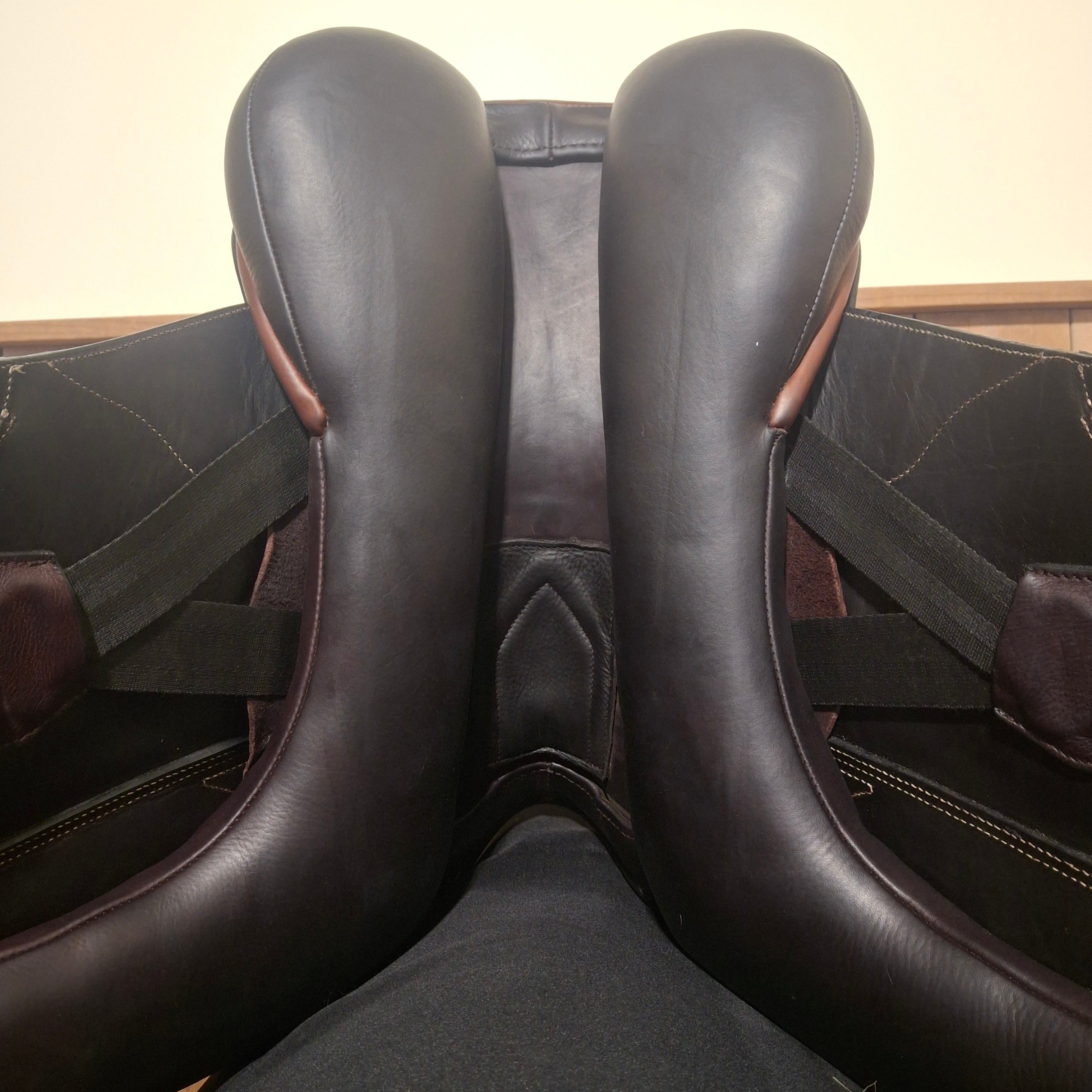 Used 17.5" Lovas Luxe Dressage Saddle