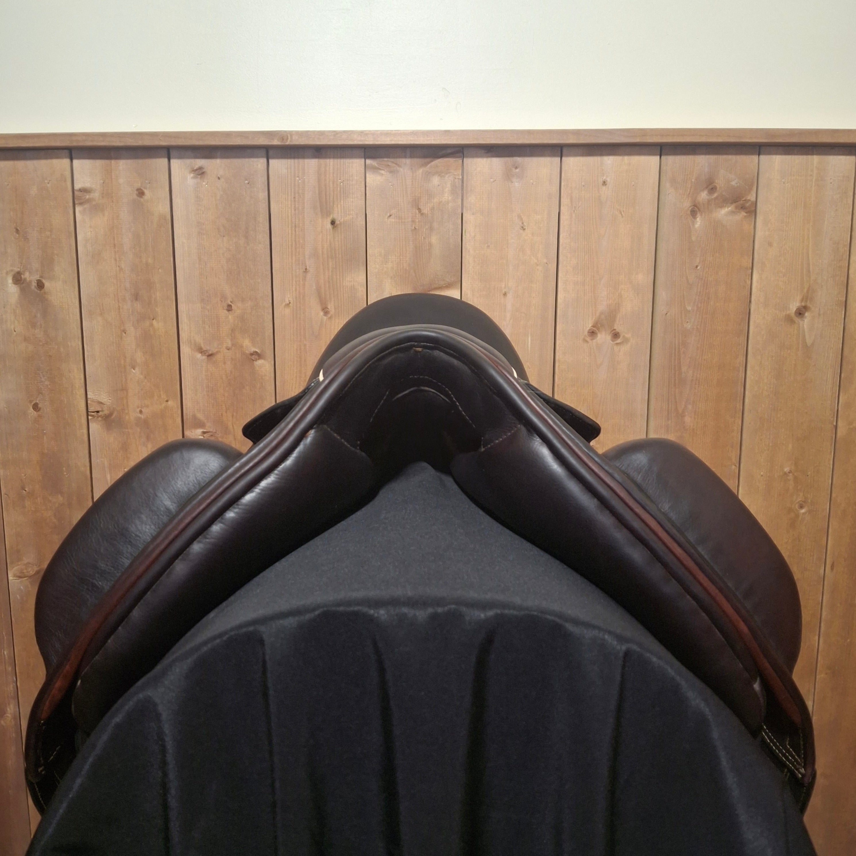 Used 17.5" Lovas Luxe Dressage Saddle