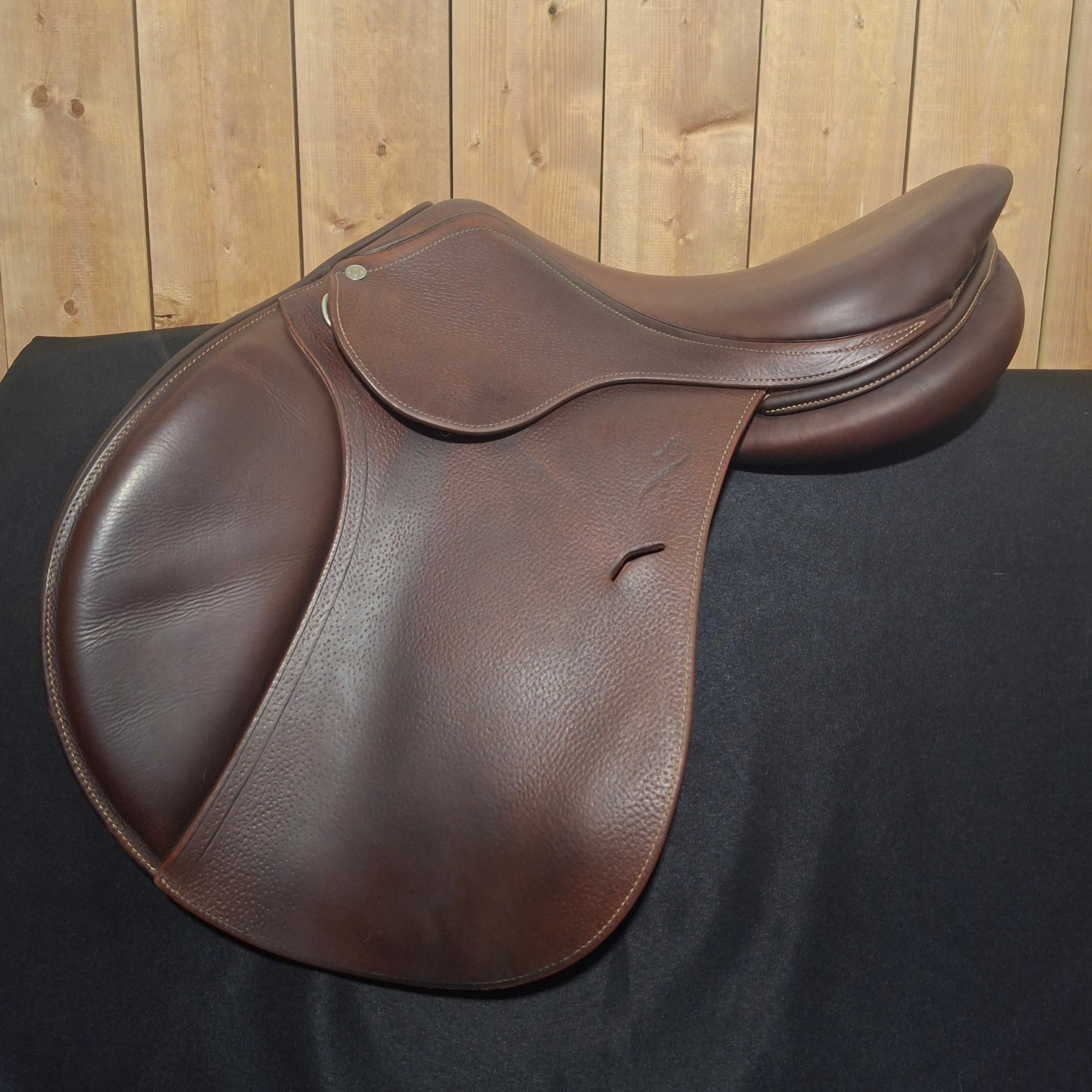 Used 16.5" Antares Jump Saddle