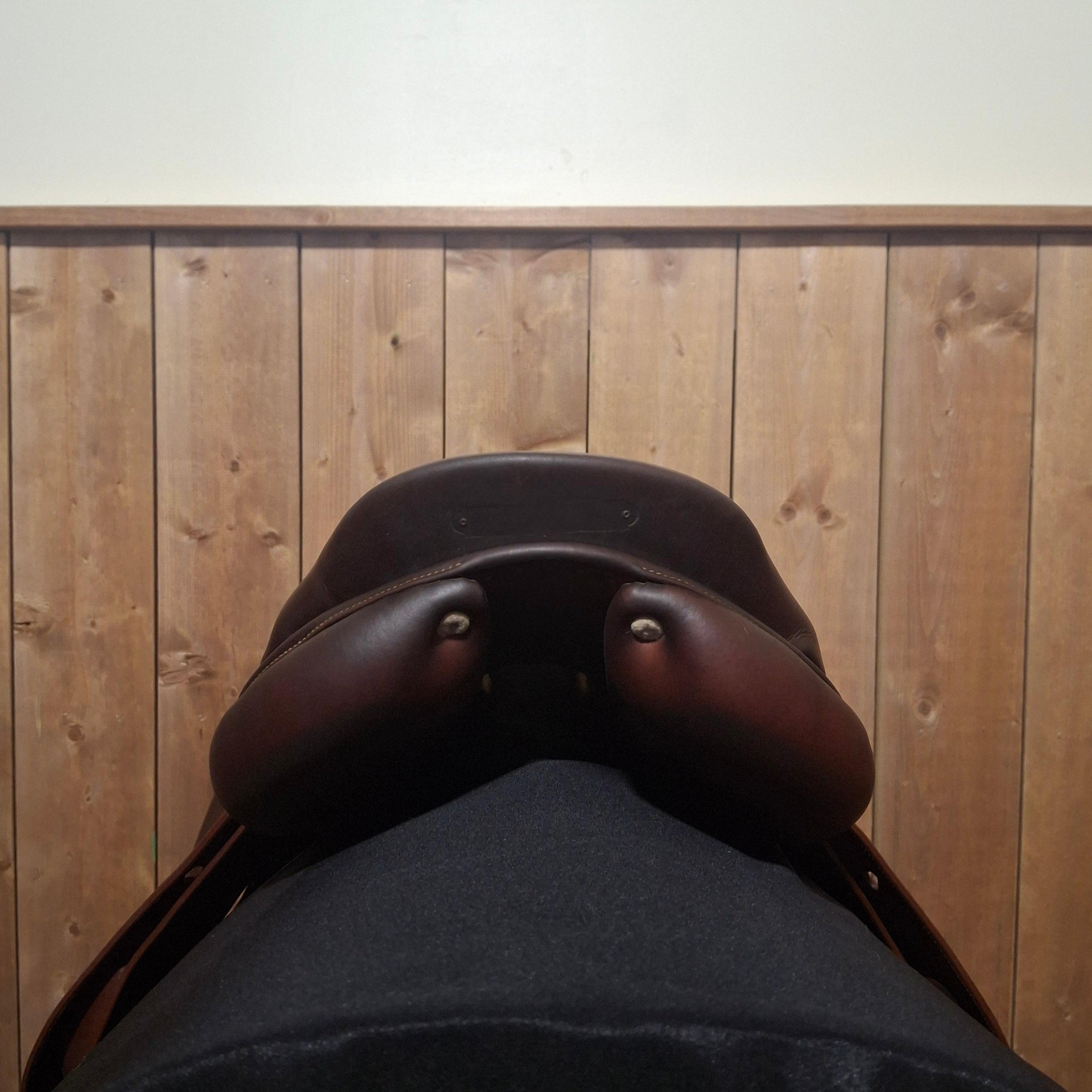 Used 16.5" Antares Jump Saddle