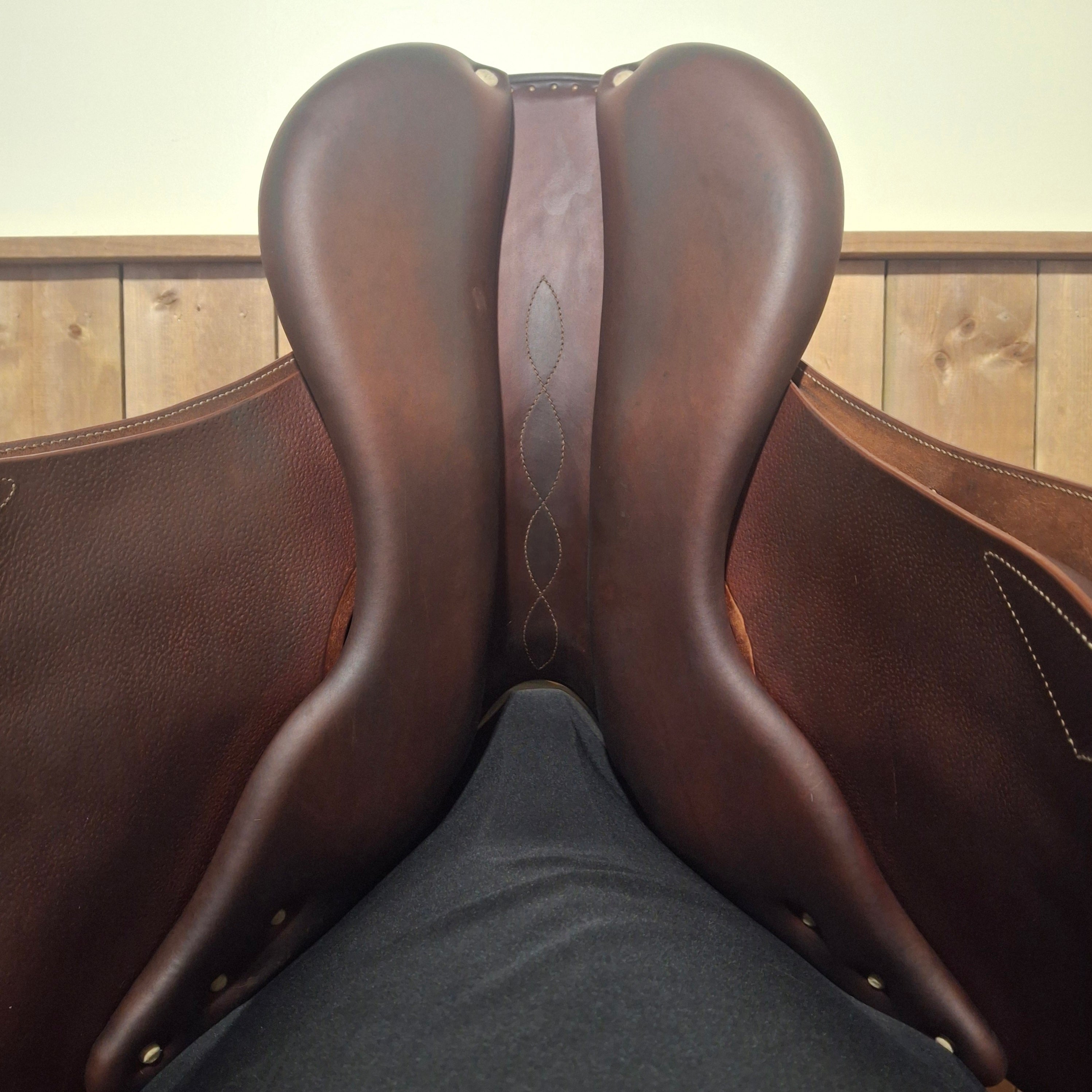 Used 16.5" Antares Jump Saddle
