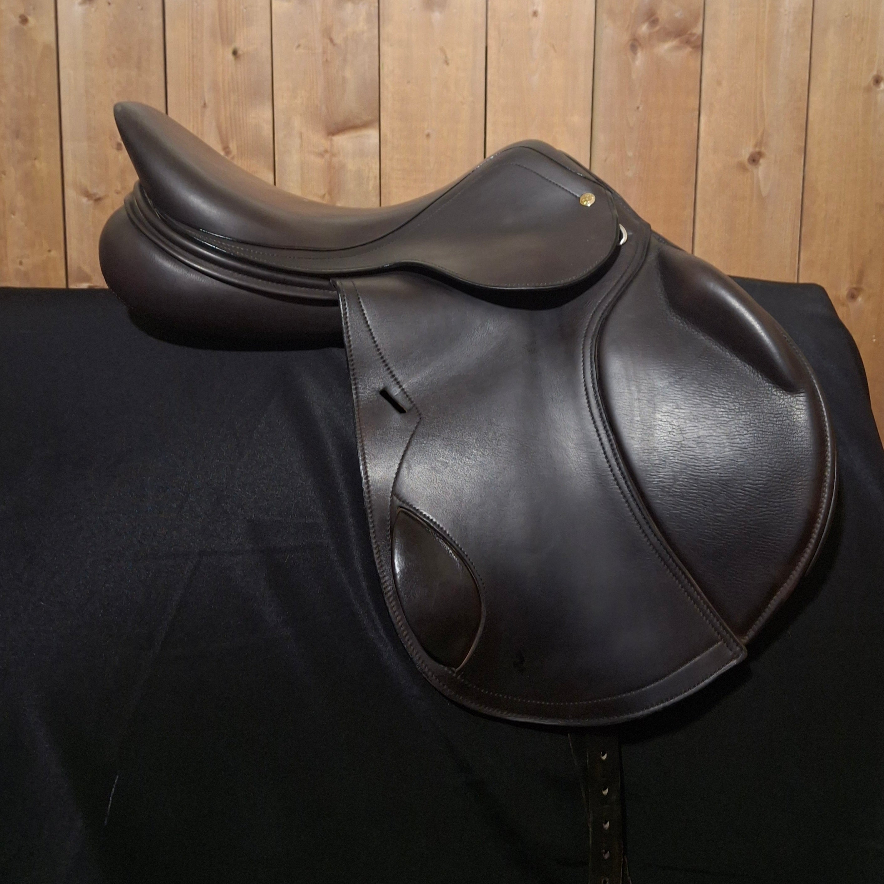 Used 17.5" DK Monoflap Jump Saddle