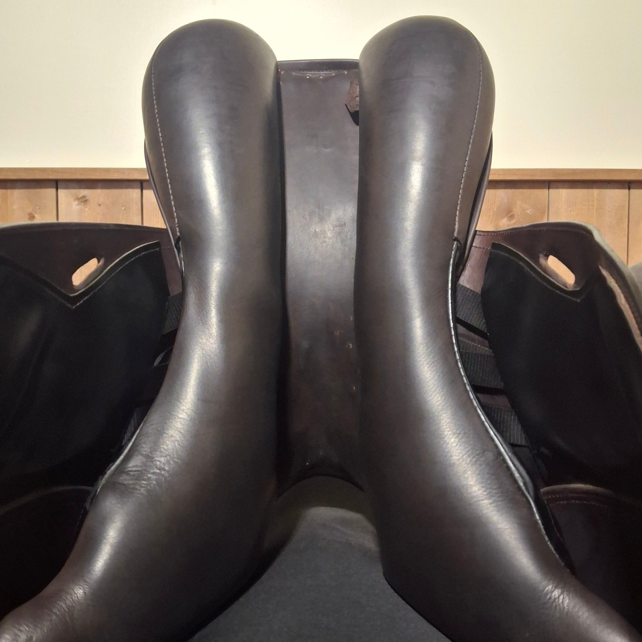 Used 17.5" DK Monoflap Jump Saddle