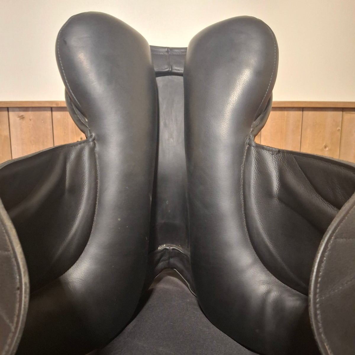 Used 18" NSC Rhomeo Dressage Saddle