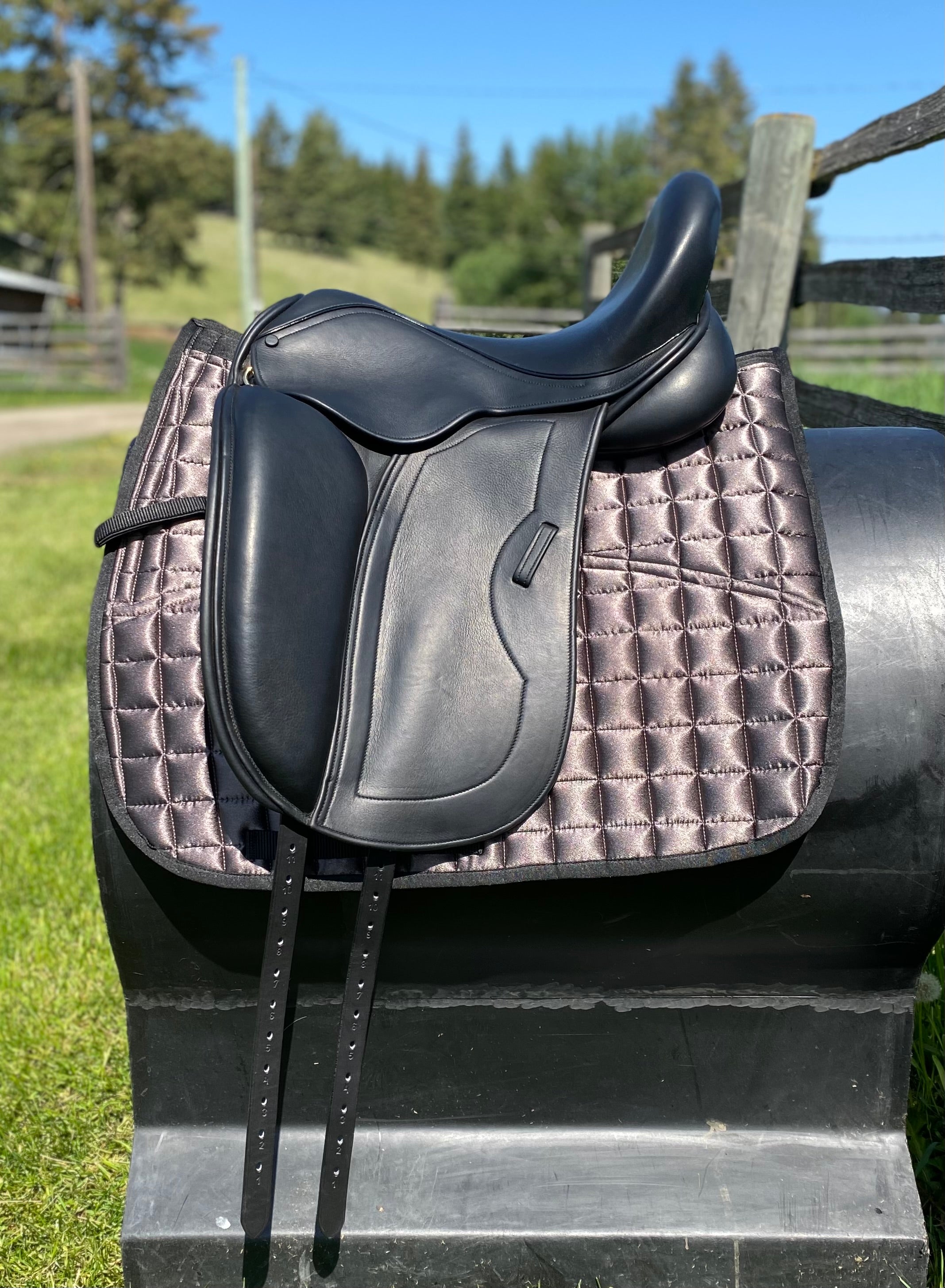 Used Malcom Byrne 17" Dressage Saddle