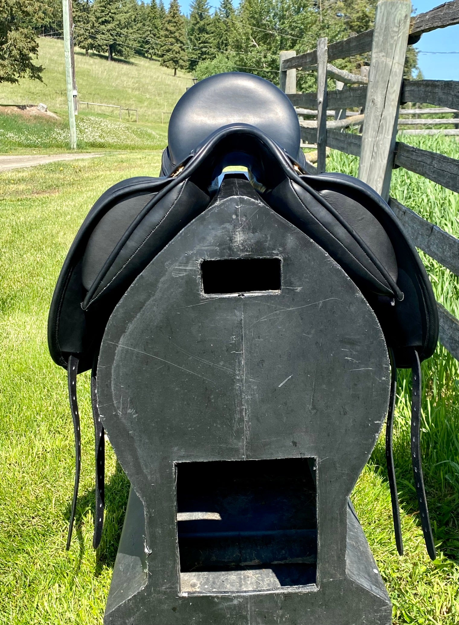 Used Malcom Byrne 17" Dressage Saddle