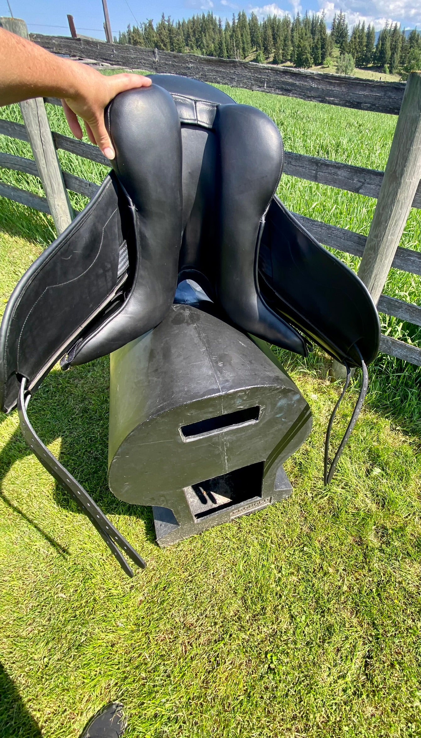 Used Malcom Byrne 17" Dressage Saddle